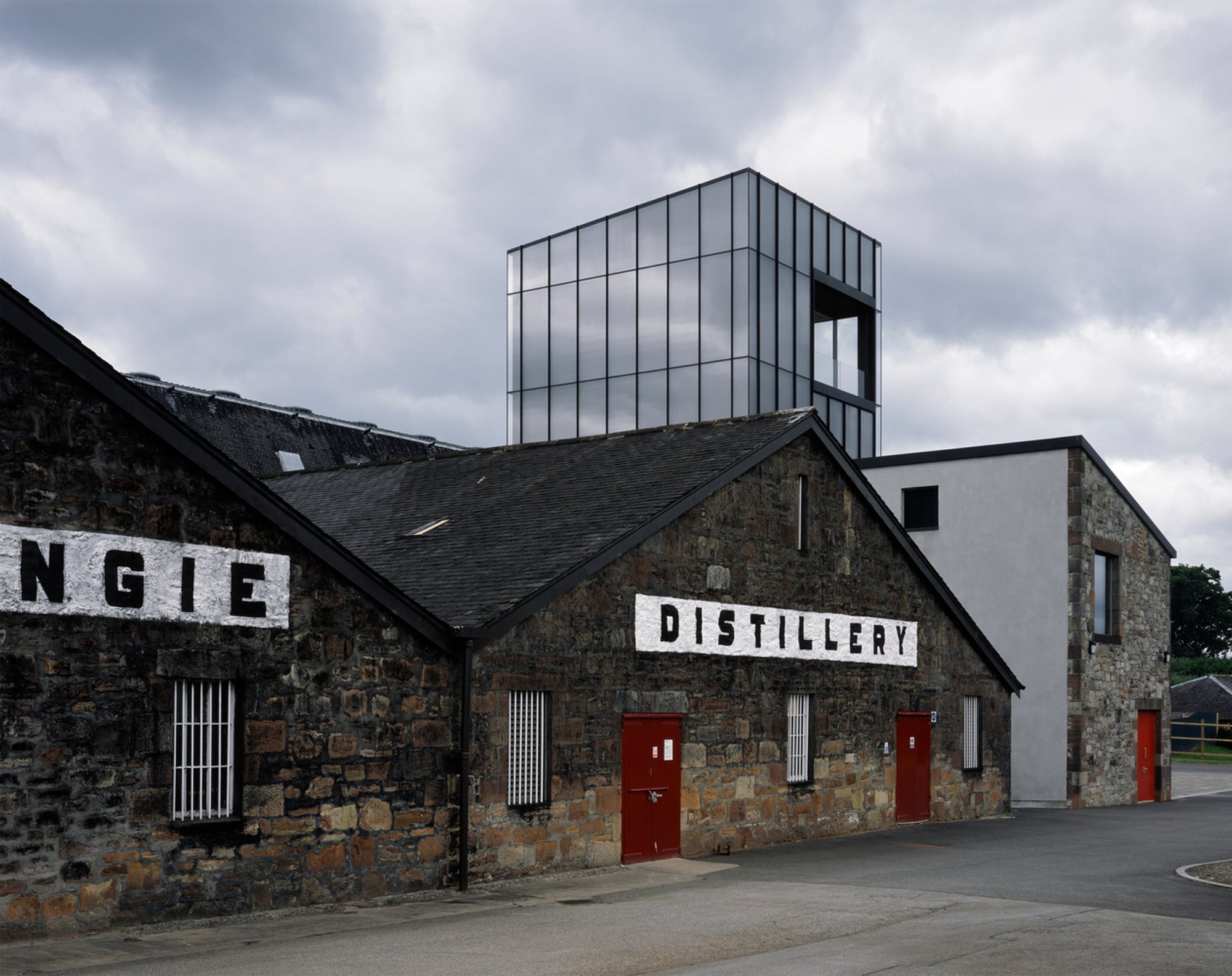 The Glenmorangie Distillery: A Masterpiece of Modern Distillery Architecture in Scotland