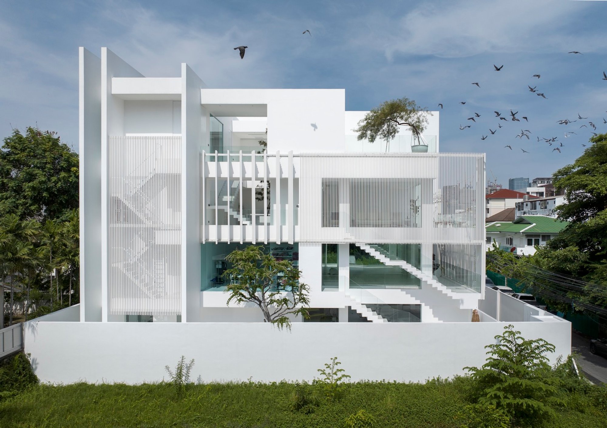 Canvas House by Unknown Surface Studio: A Harmonious Blend of Privacy and Openness