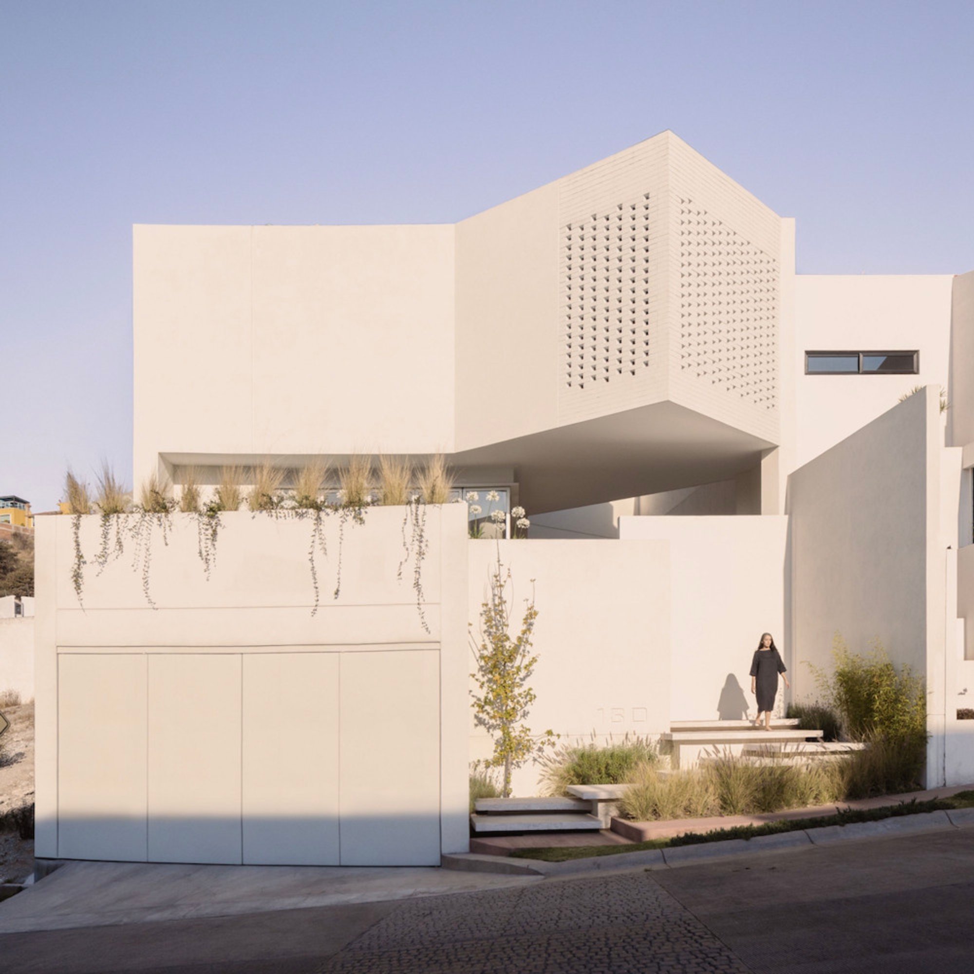 Sexta House by All Arquitectura: A Harmonious Blend of Space and Nature