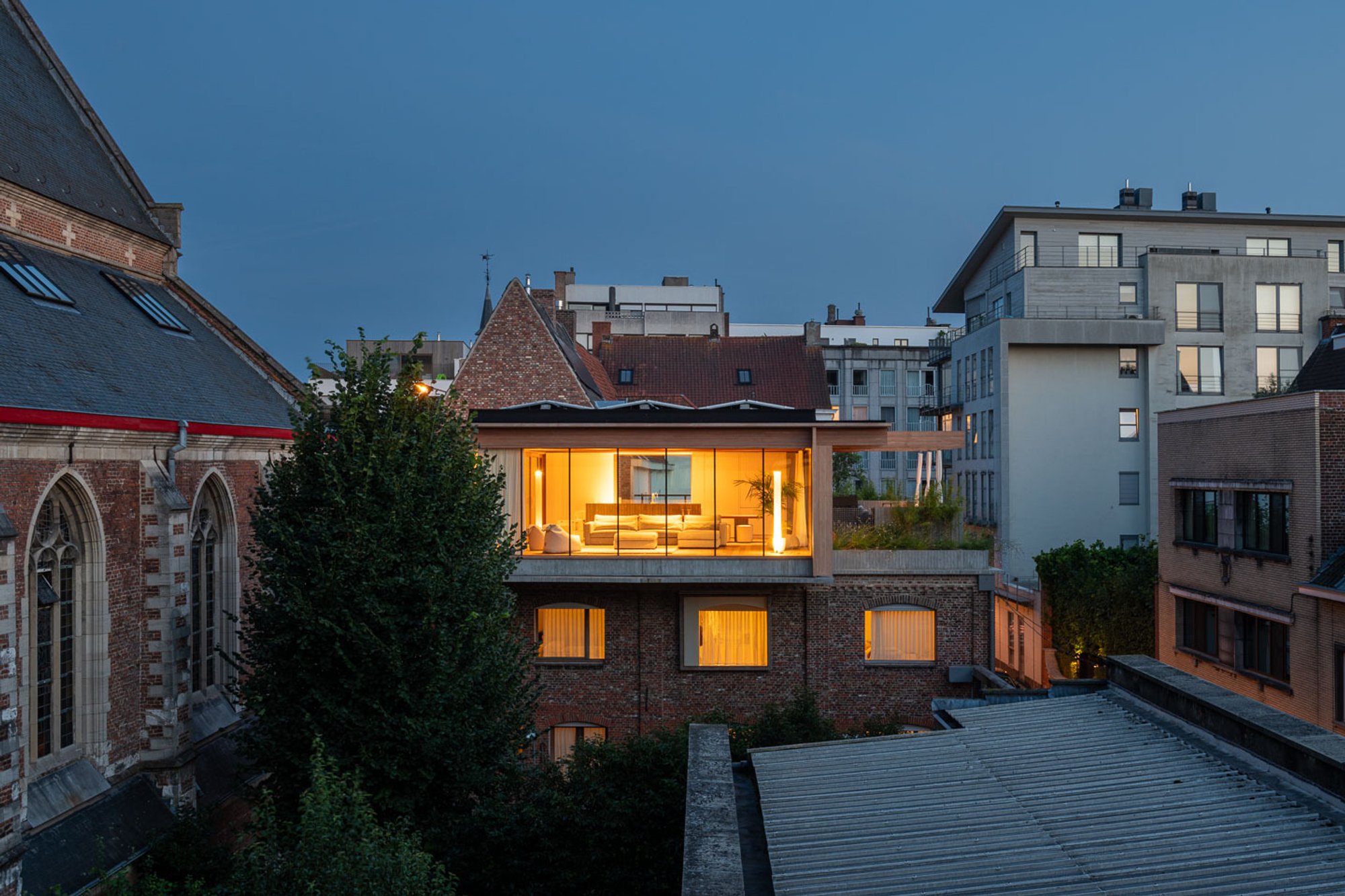 House b·o by driearchitecten: A Masterpiece of Adaptive Reuse Architecture