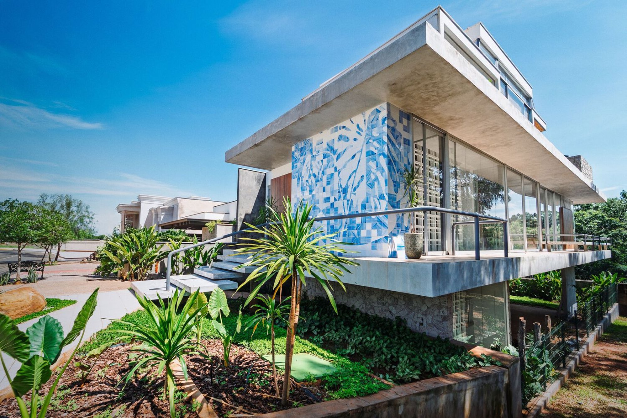 Casa da Mata: A Masterpiece of Sustainable Forest House Design