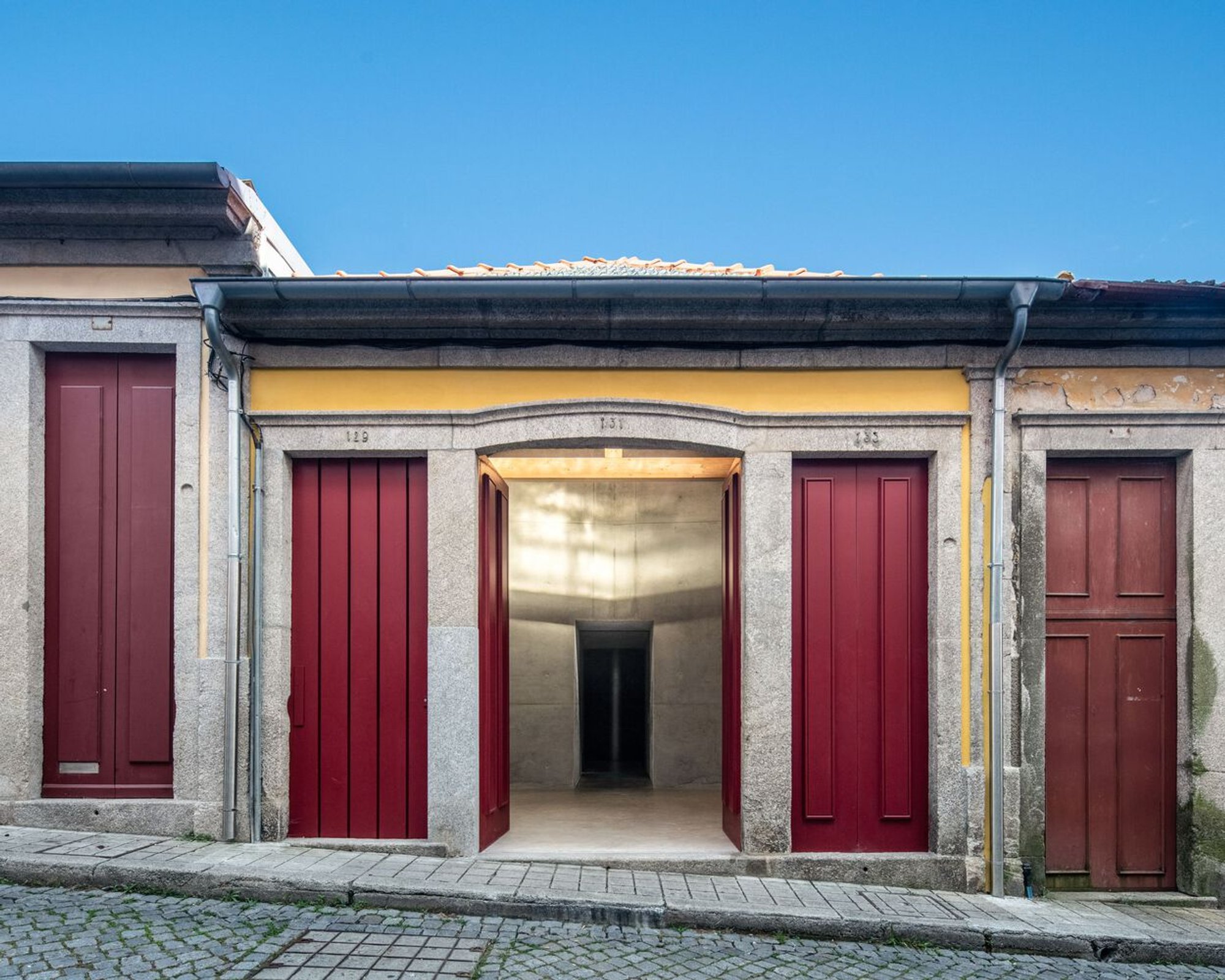 MIRAFLOR by Camilo Rebelo: A Masterpiece in Warehouse Renovation Architecture