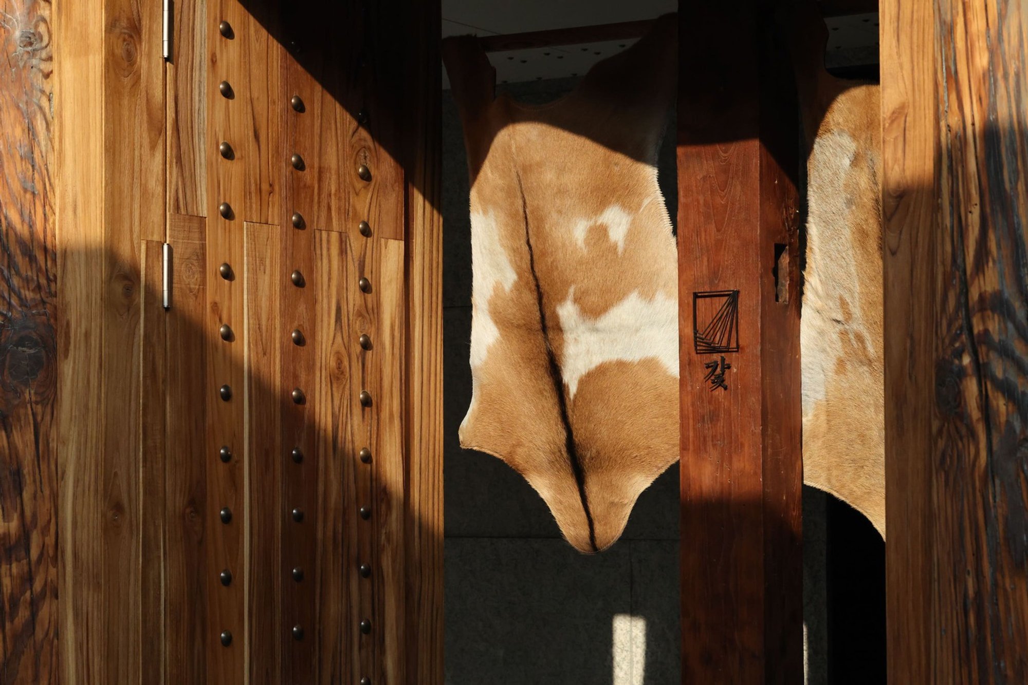 Gach Coffee Shop: An Innovative Coffee Shop Design Inspired by Leather Culture