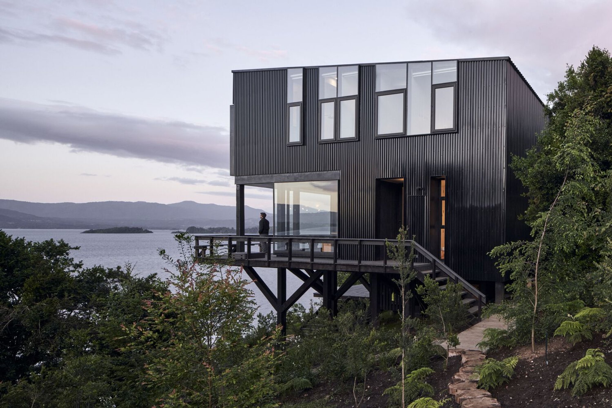 House BB by elton_léniz: A Harmonious Blend of Minimalism and Nature