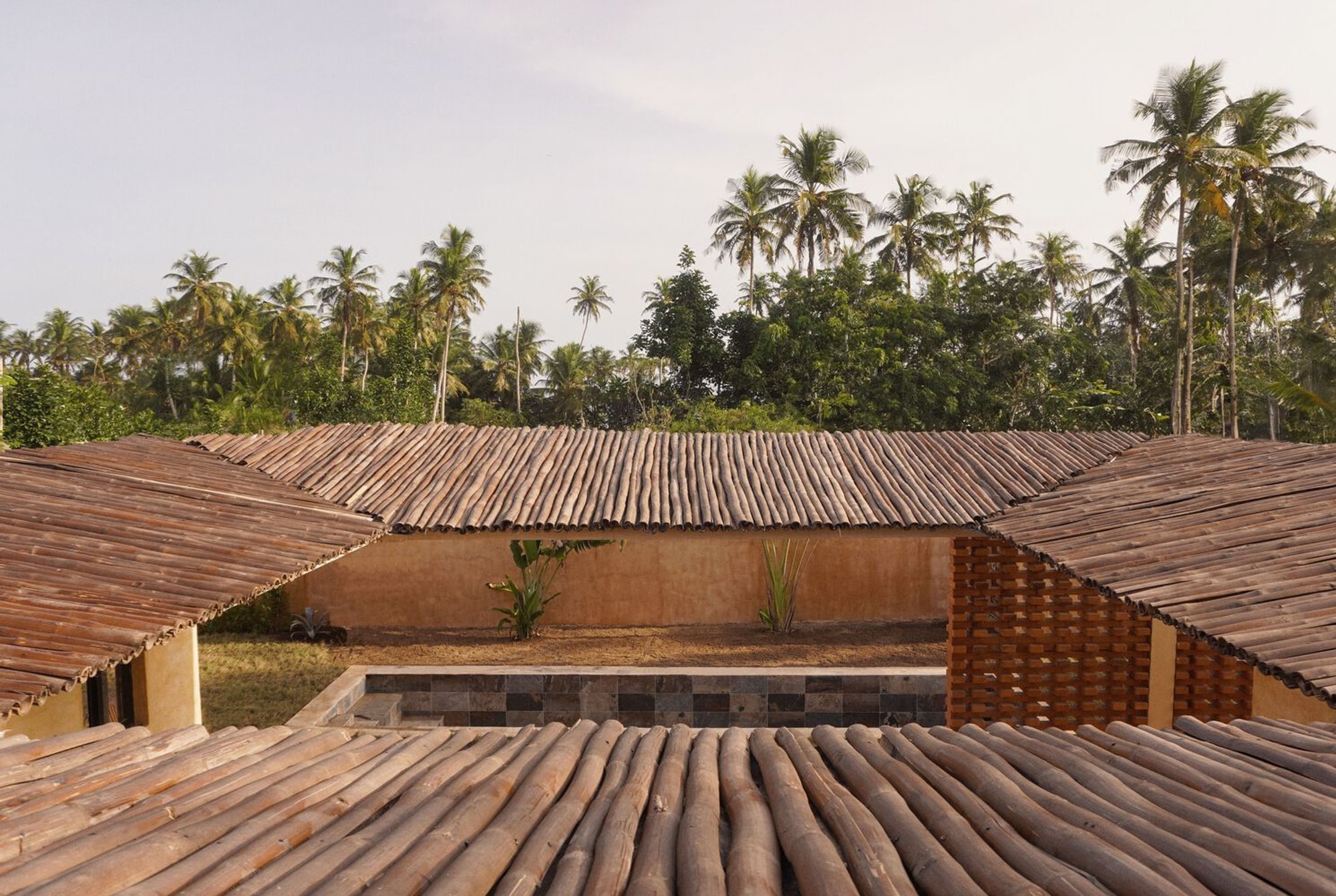 Villa Mondoukou by Aznar + Tailly: A Harmonious Blend of Nature and Architecture