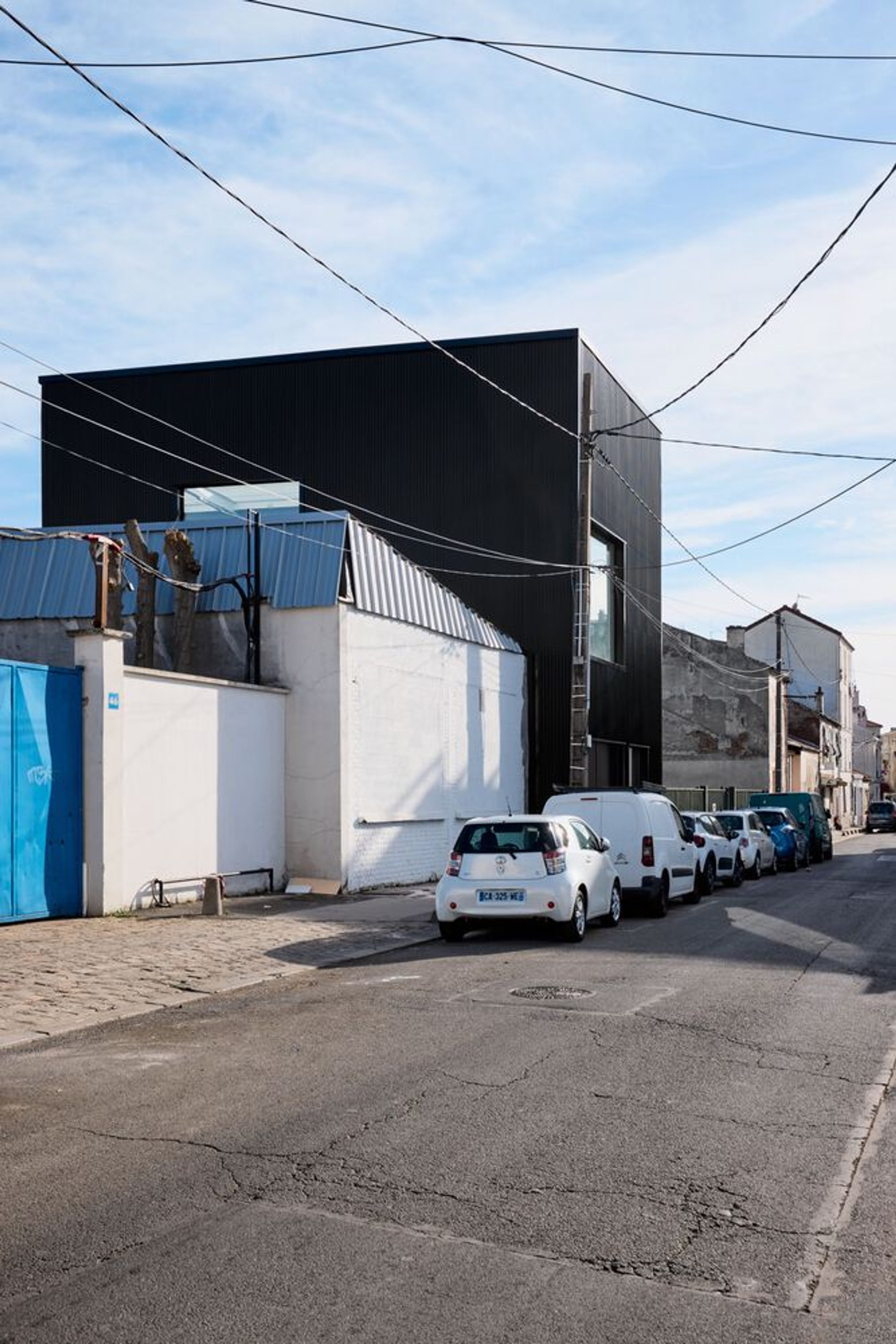 Atelier for a Photographer by Geley Architecture: A Minimalist Space for Creativity