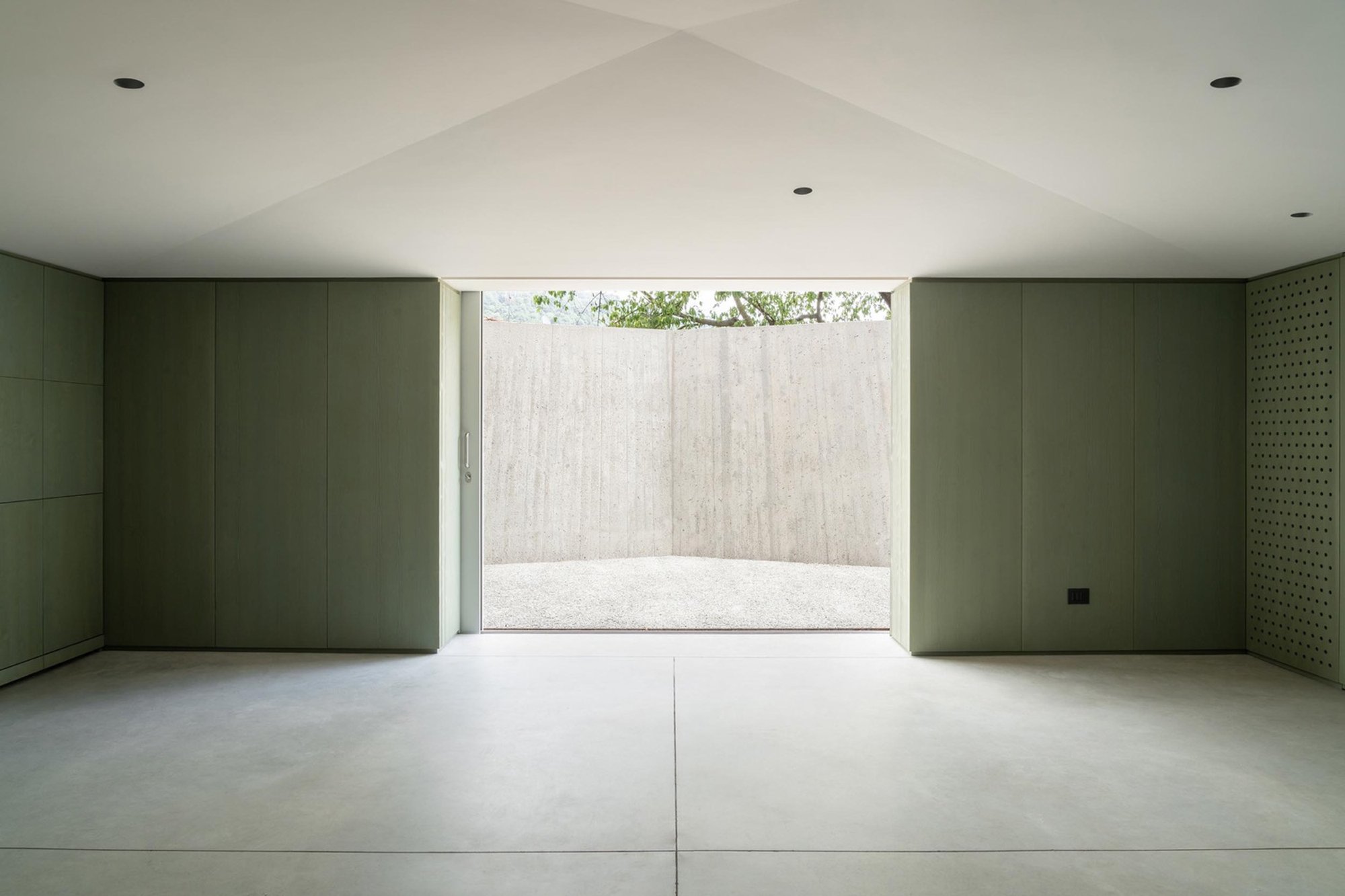 Underground Courtyard by Stefano Larotonda: A Harmonious Fusion of Architecture and Landscape