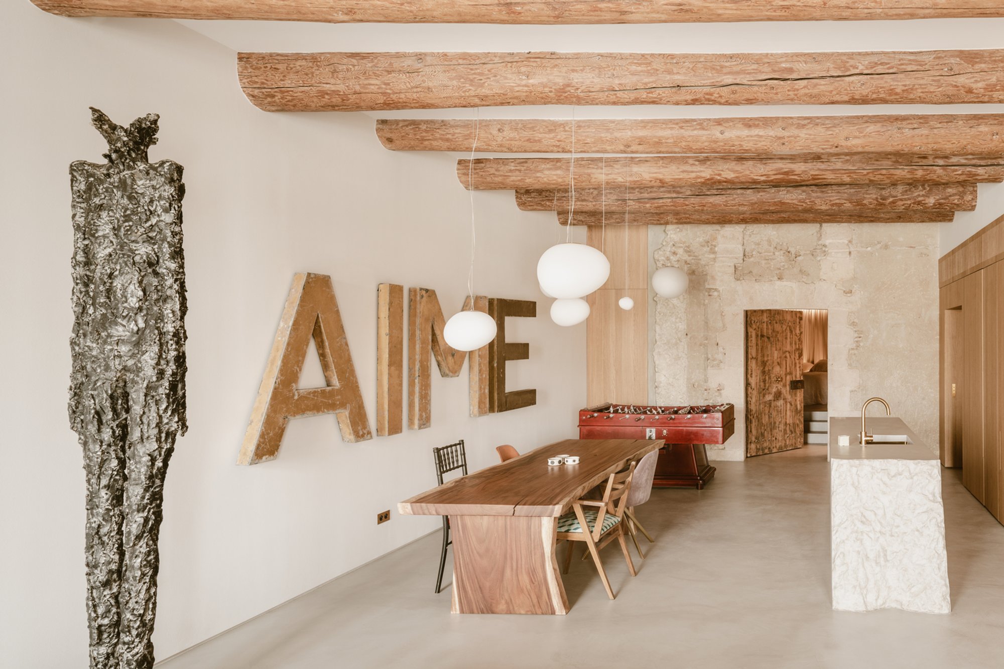 Apartment S: A Historic Warehouse Transformed by Enzo Rosada Architecte