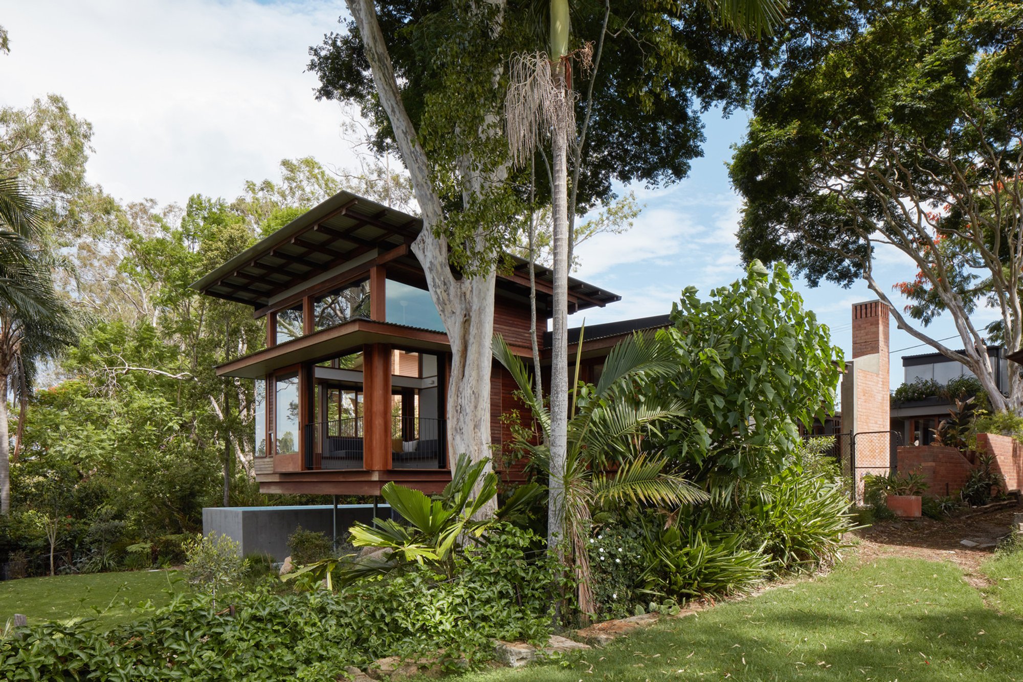 River Hearth House: A Contemporary Riverfront Architecture Design