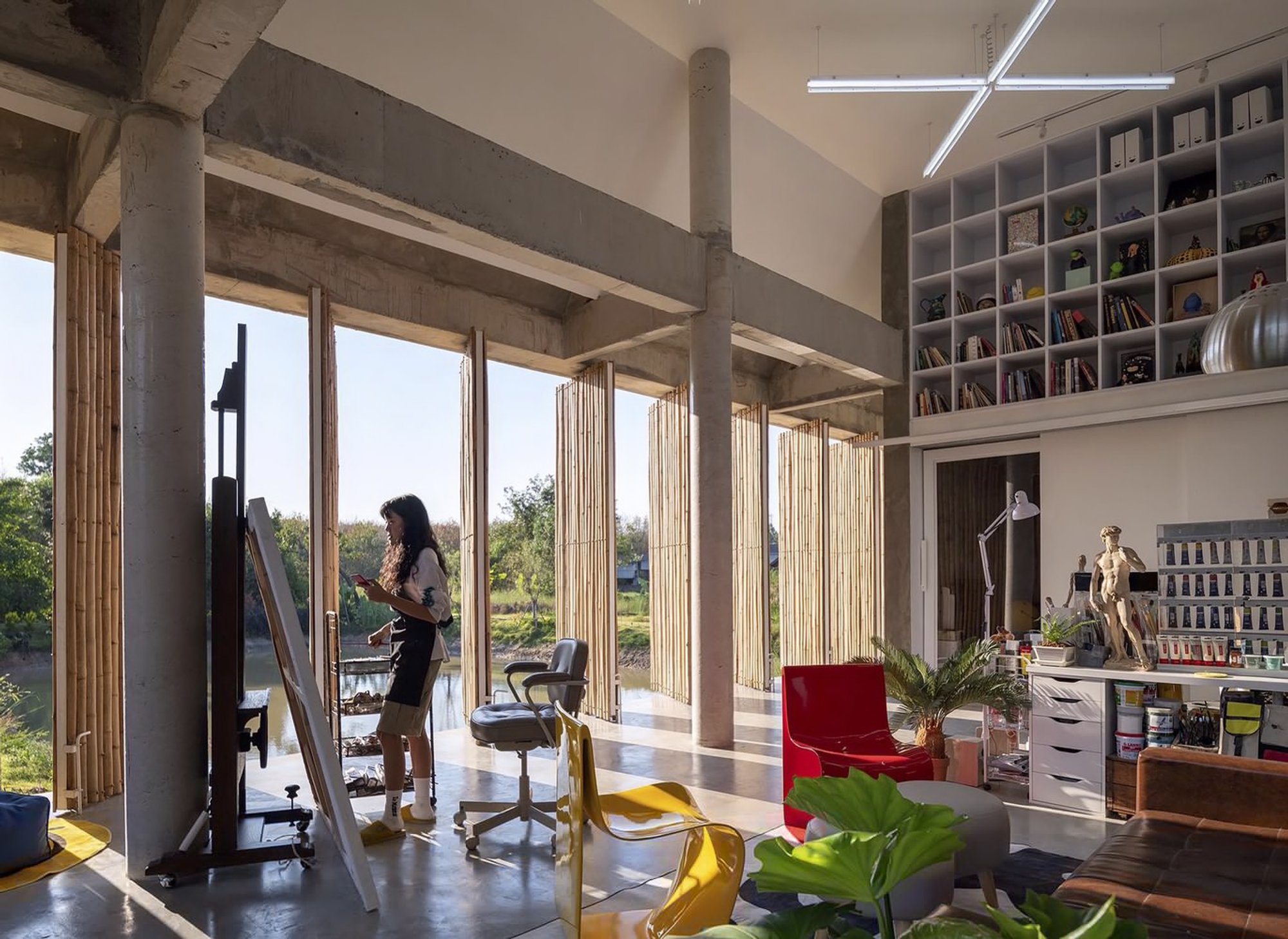 11.29 Studio Builds an Oil Painting Workshop from Concrete Waste and Bamboo in Rayong