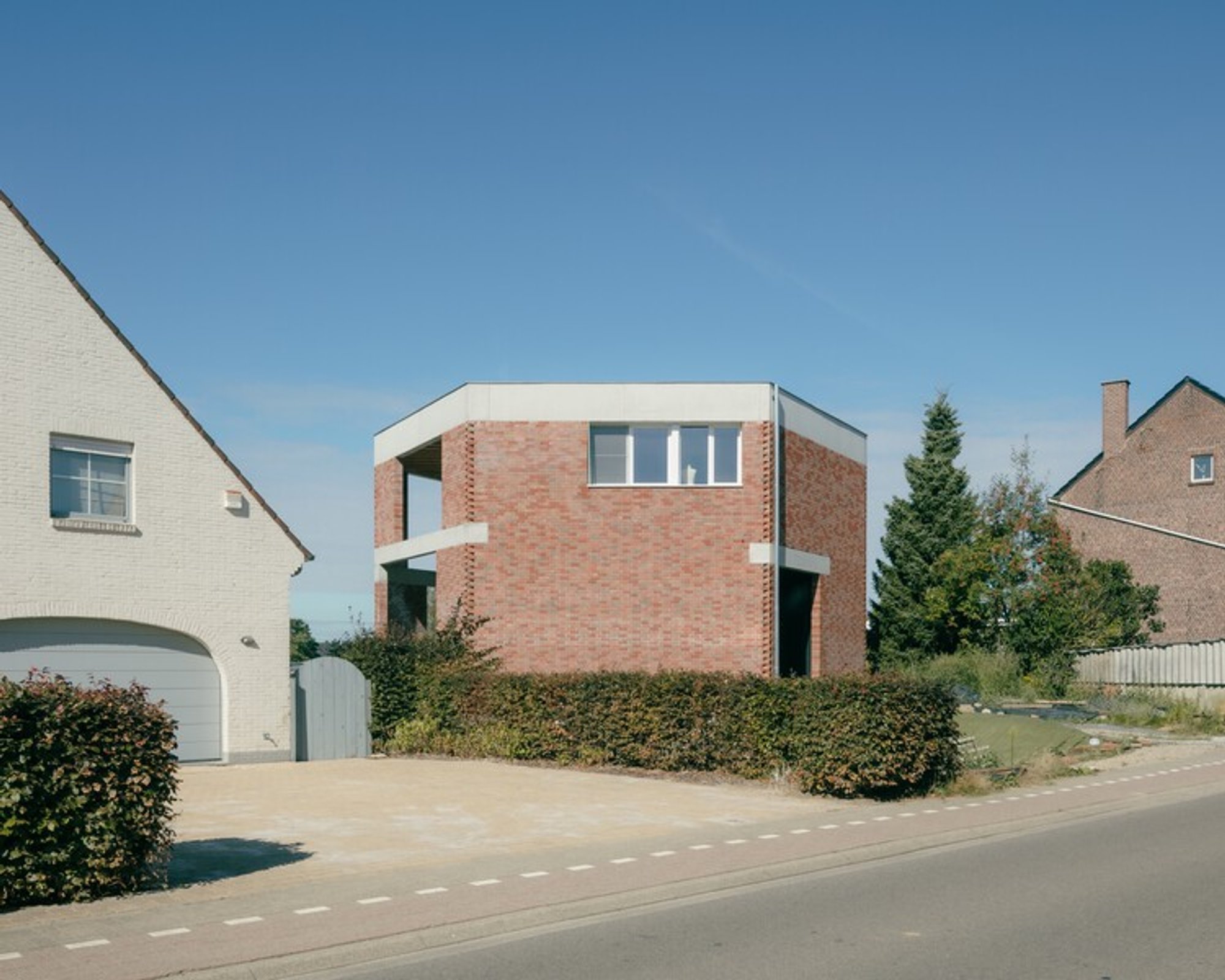 jtB House by BLAF Architecten: A Sustainable Family Home Blending Geometry, Energy Efficiency, and Landscape Harmony