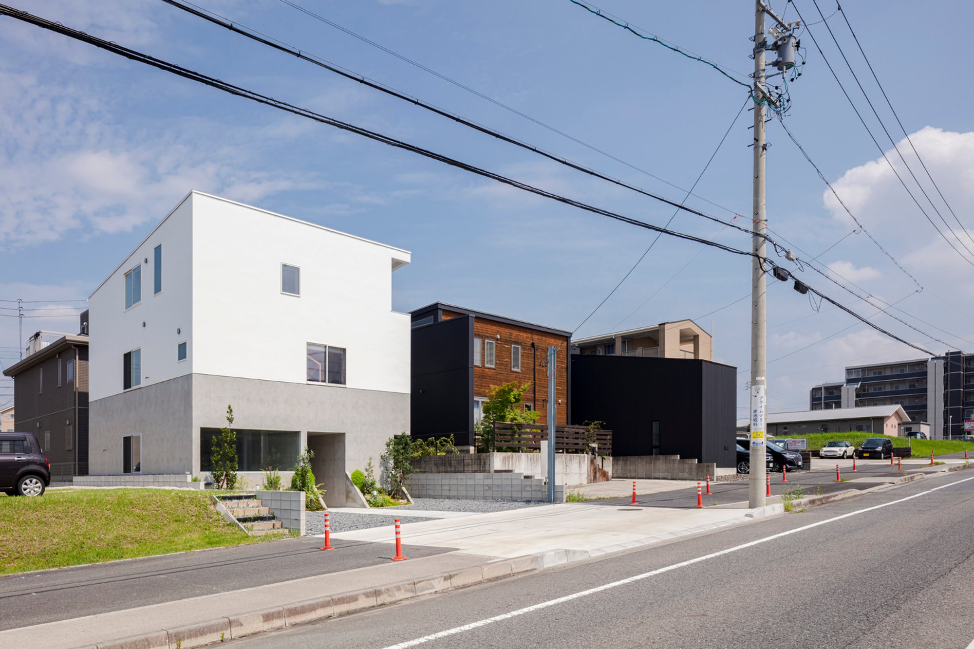 House with Hooked Multi-Level Crossing by ihrmk – Innovative Residential Design in Miyoshi, Japan