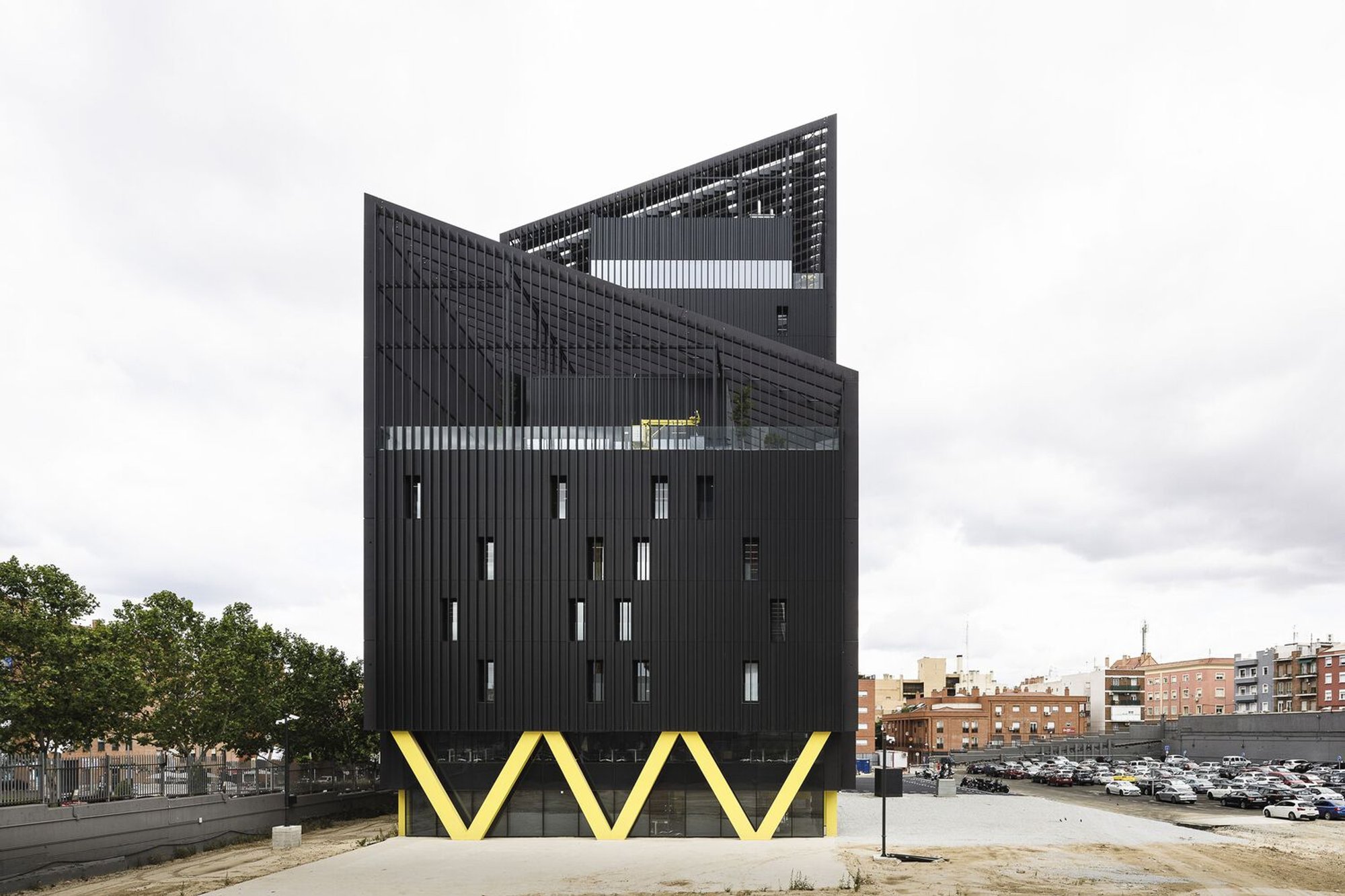 Metro de Madrid’s Integral Transportation Center: A Contemporary Urban Landmark