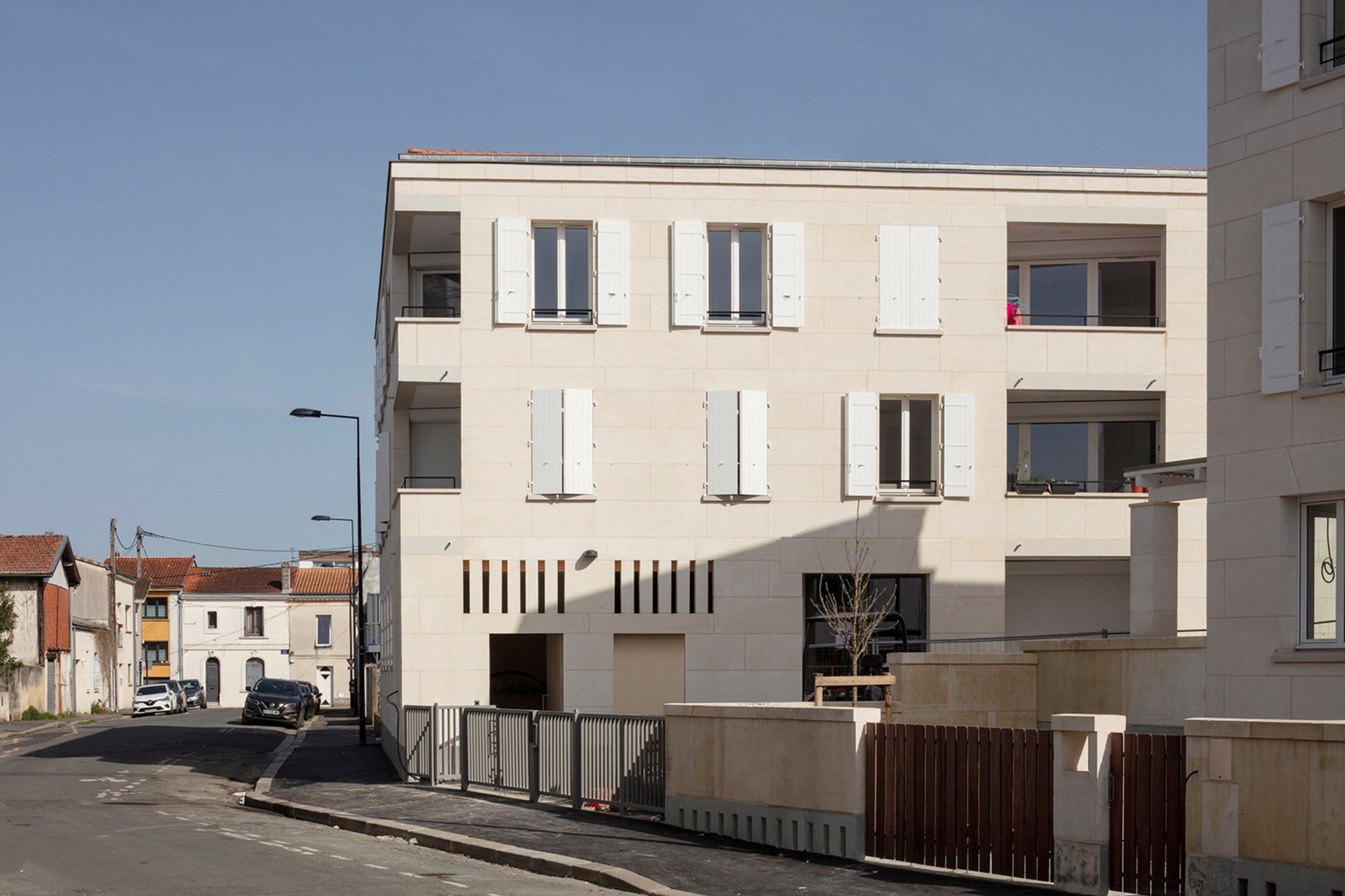 Les Échoppes Bastide Housing: Bordeaux Stone Housing Architecture