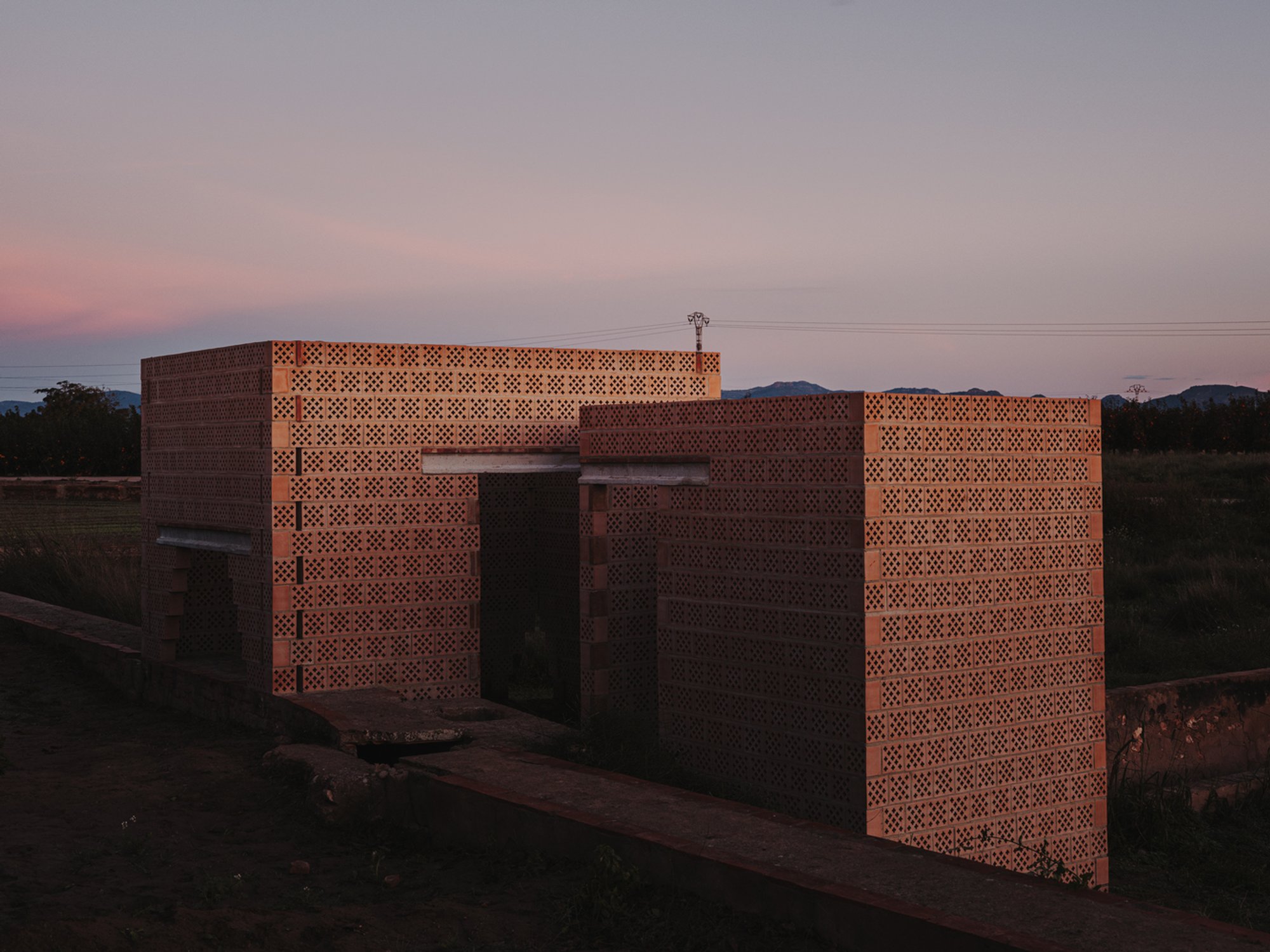 Ceramic Pavilions in Valencia’s Northern Fields by Bona fide taller