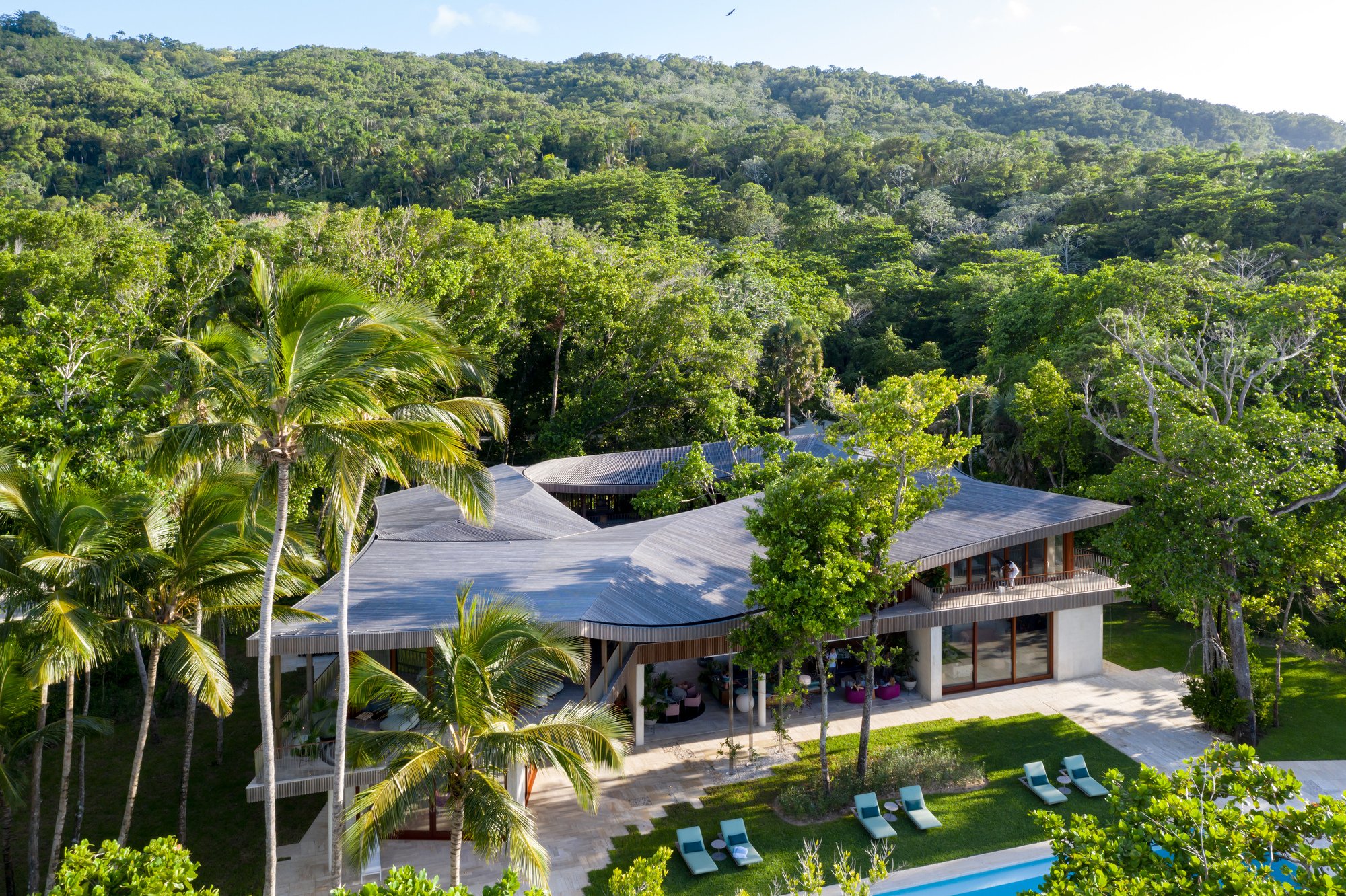 Casa Las Olas by Young Projects: A Tropical Retreat in the Dominican Republic