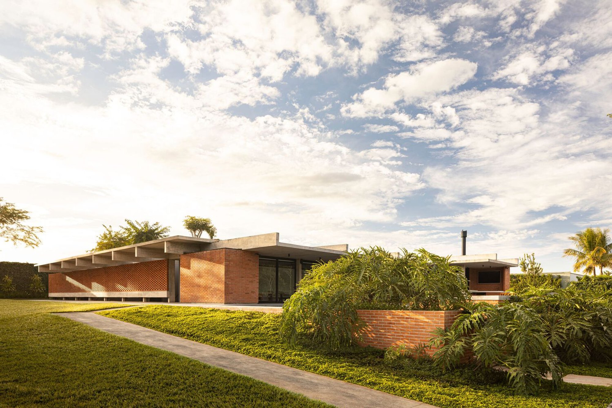 Lima House by BLOCO Arquitetos: A Modern House Design in Brasília That Blends Structure, Gardens, and Light