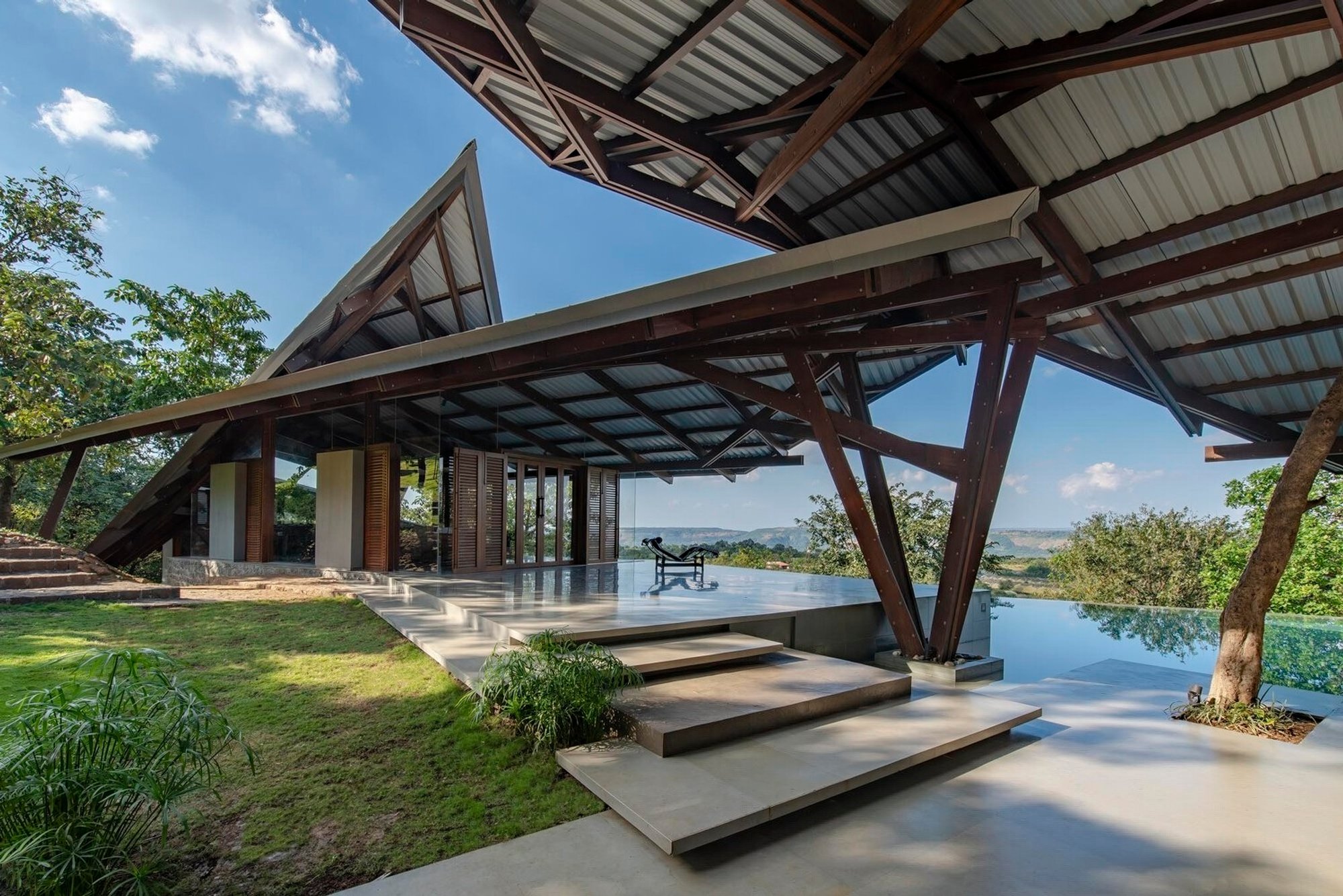 Lateral Verandah House by Malik Architecture – A Dialogue Between Landscape and Design