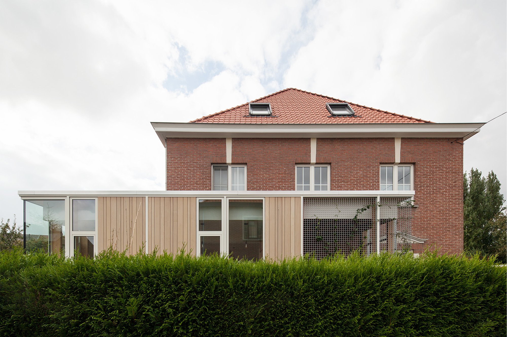 House DOORN by Luchtschip Architectuur – Innovative Extension Design in Ghent, Belgium