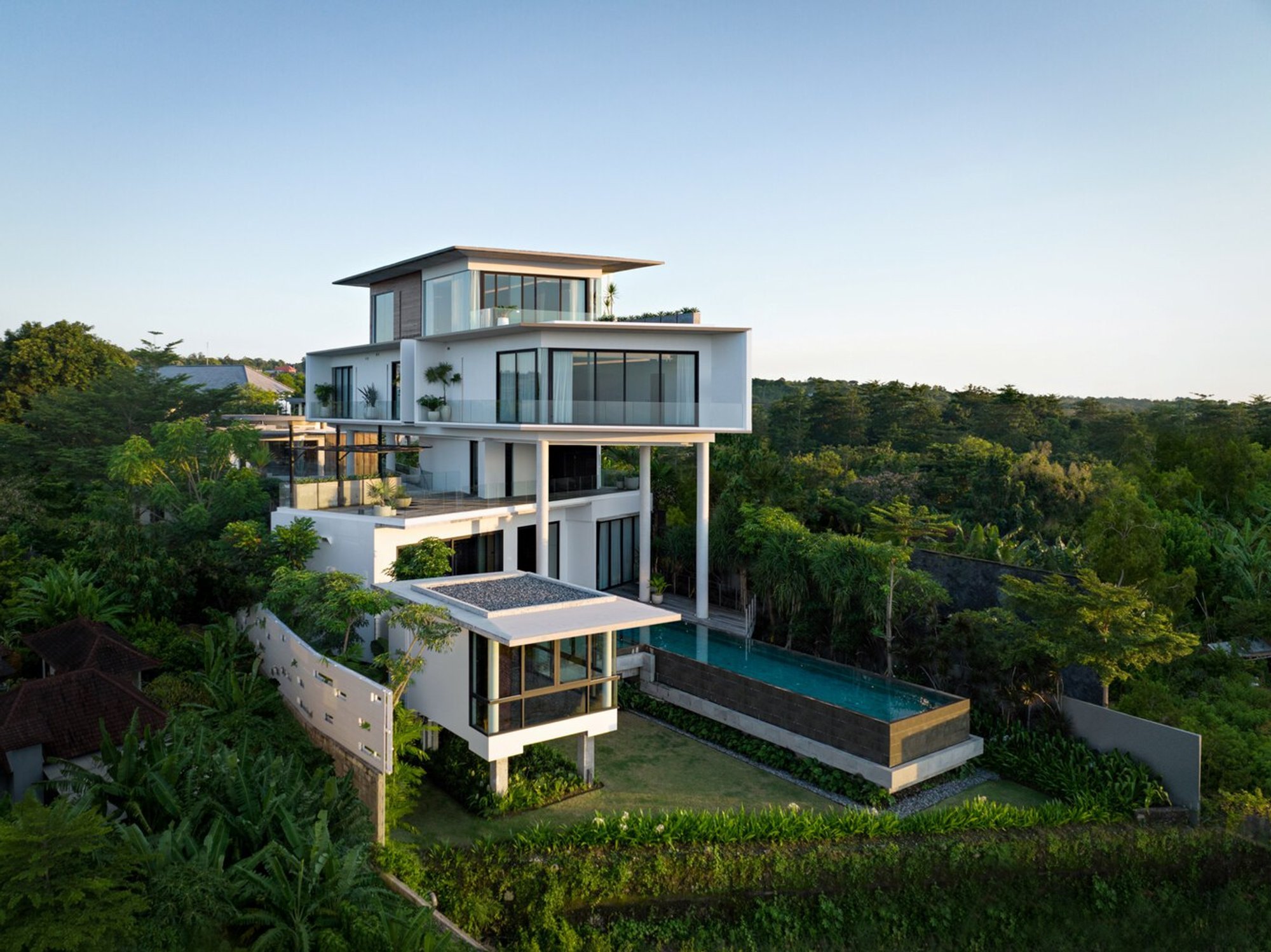 Luke House by Budi Pradono Architects – Uluwatu, Bali