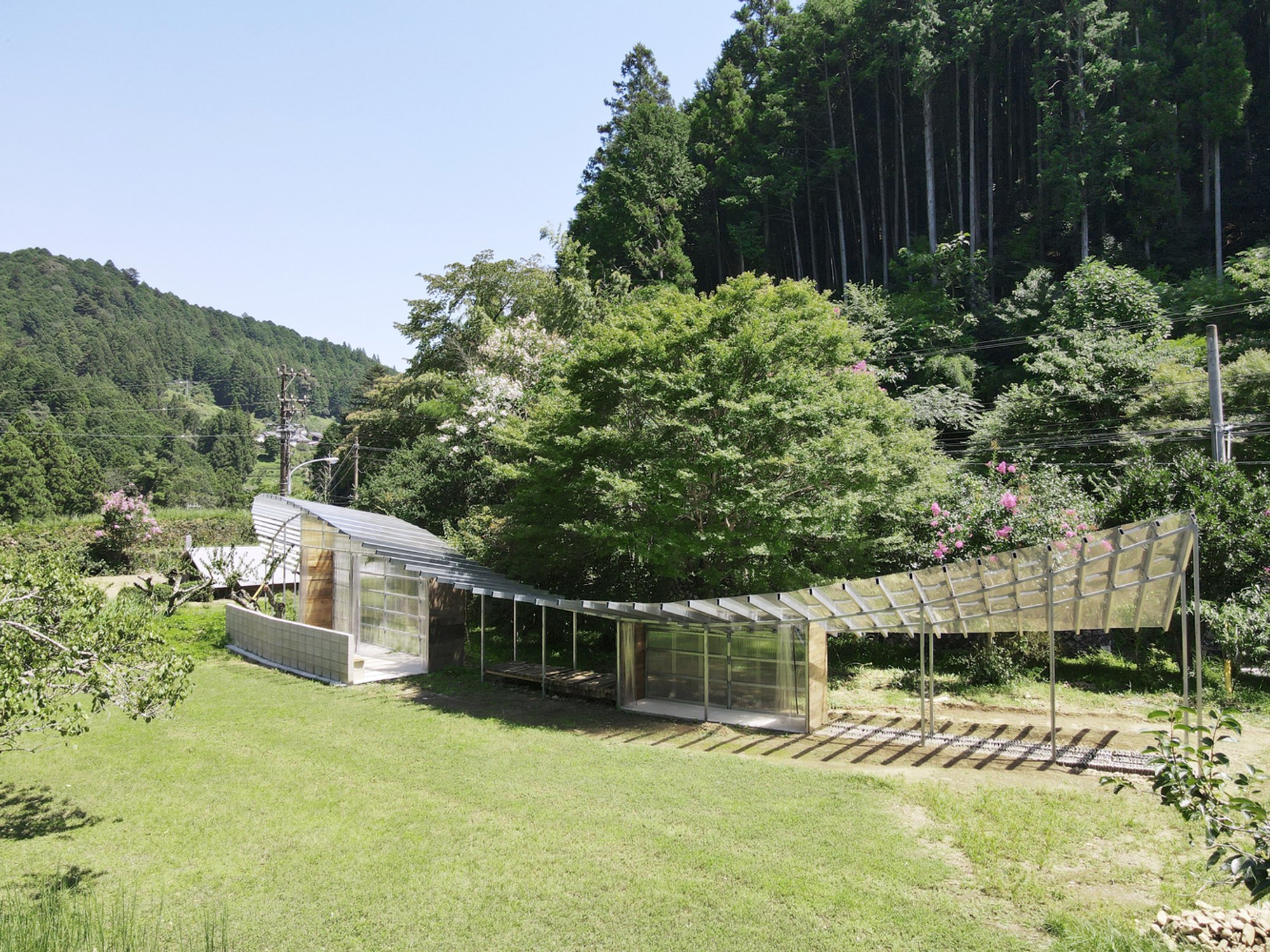 Pergola by Takayuki Kuzushima and Associates – A Harmonious Retreat in Nature