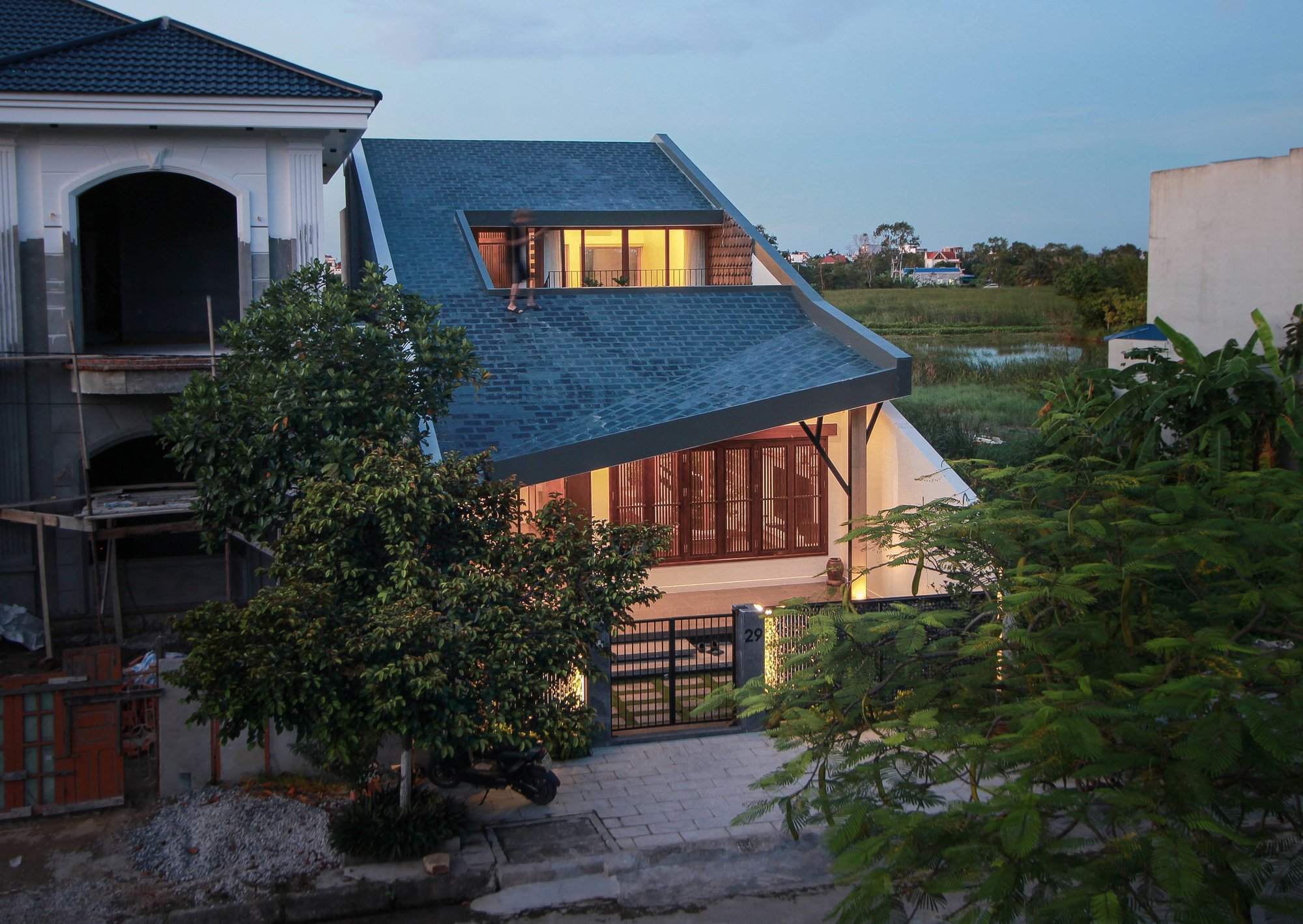 MOM House: A Tribute to Mother by Nha Cua Gio