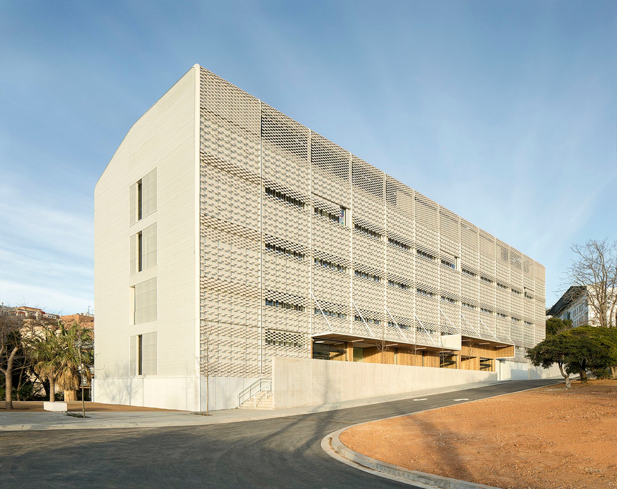 Multipurpose Hospital Building in the Parc Sanitari Pere Virgili by PMMT