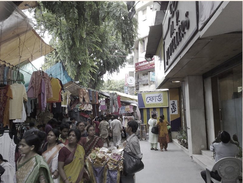 Informal setups highlighting the need for structured urban hawker modules.