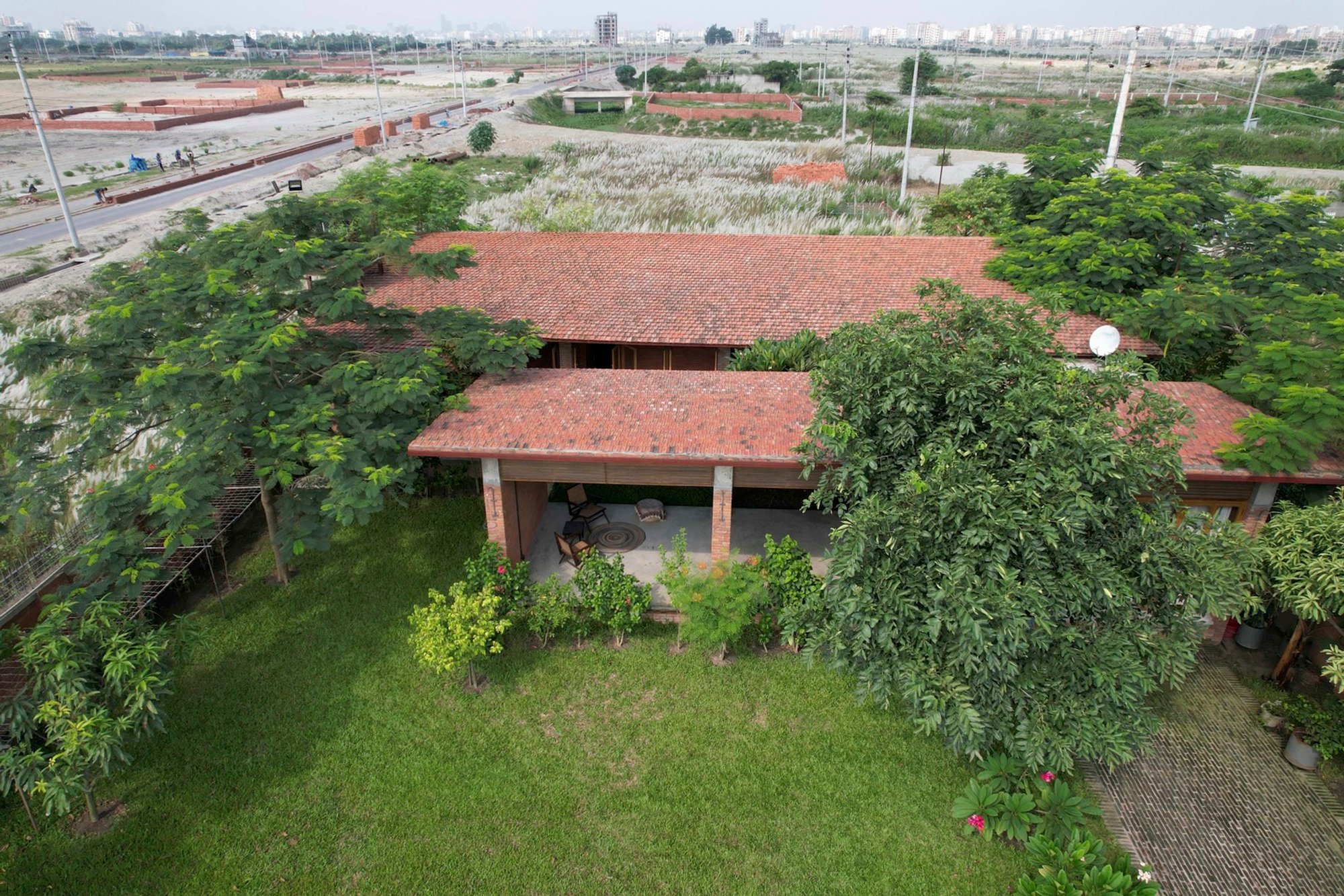 Shohel Residence by ARCHFIELD Bangladesh – A Sustainable Urban Retreat in Dhaka