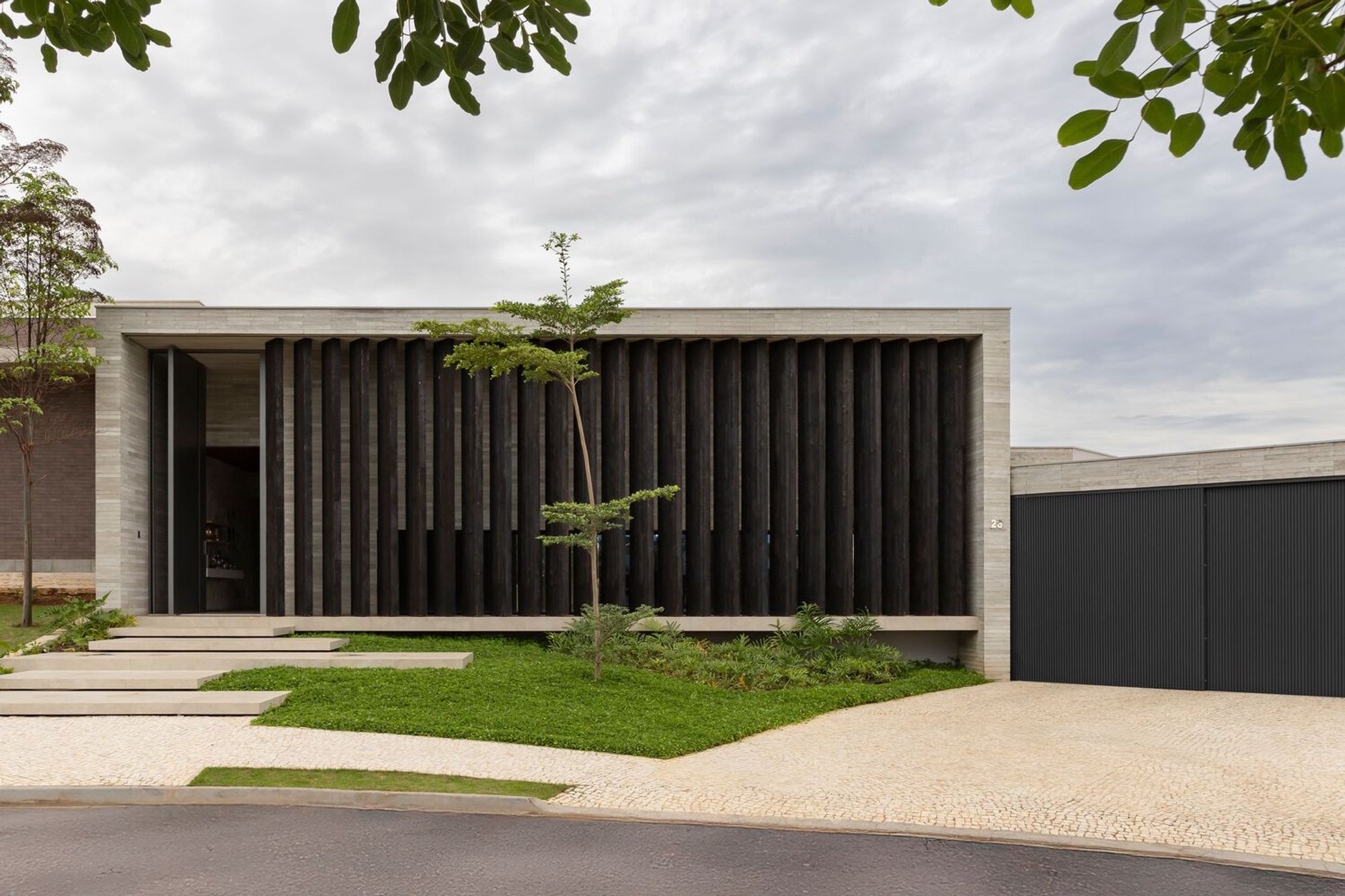 JK House by João de Barro Arquitetura – Contemporary Minimalist Retreat in Minas Gerais, Brazil