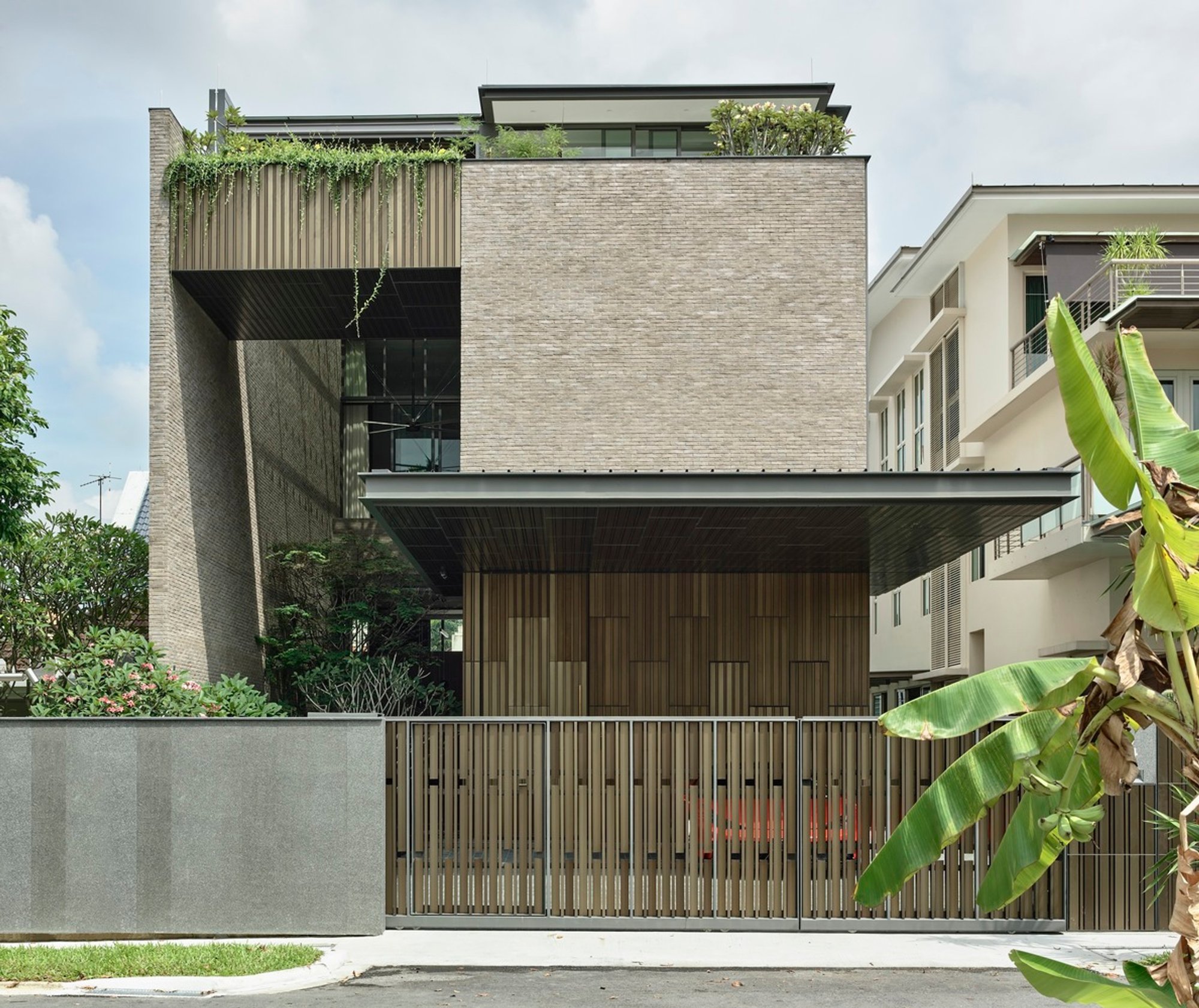 Vertical Oasis House – HYLA Architects | Singapore Residential Design