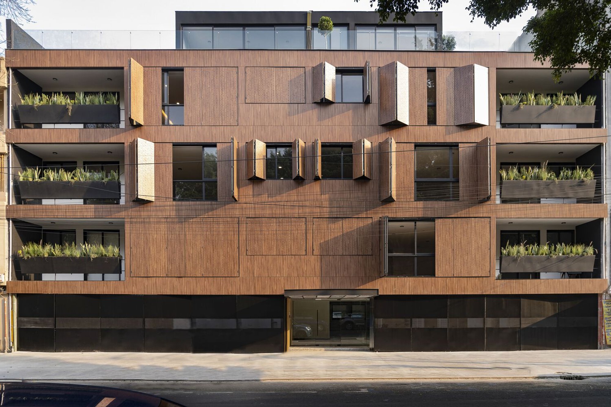 Newton 207 Building by ARQMOV Workshop