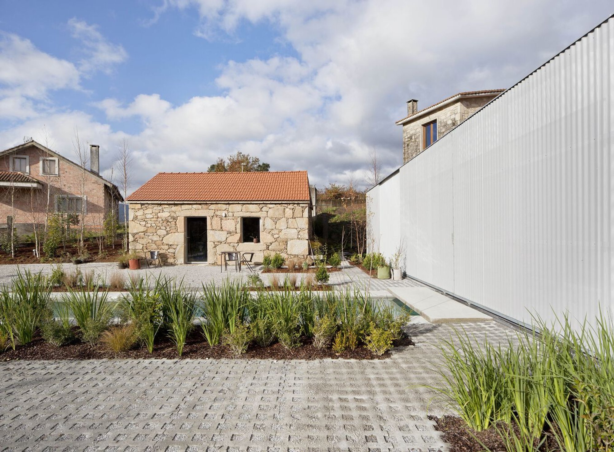 House in Xinzo by Carbajo Barrios Arquitectos + Cenlitrosmetrocadrado