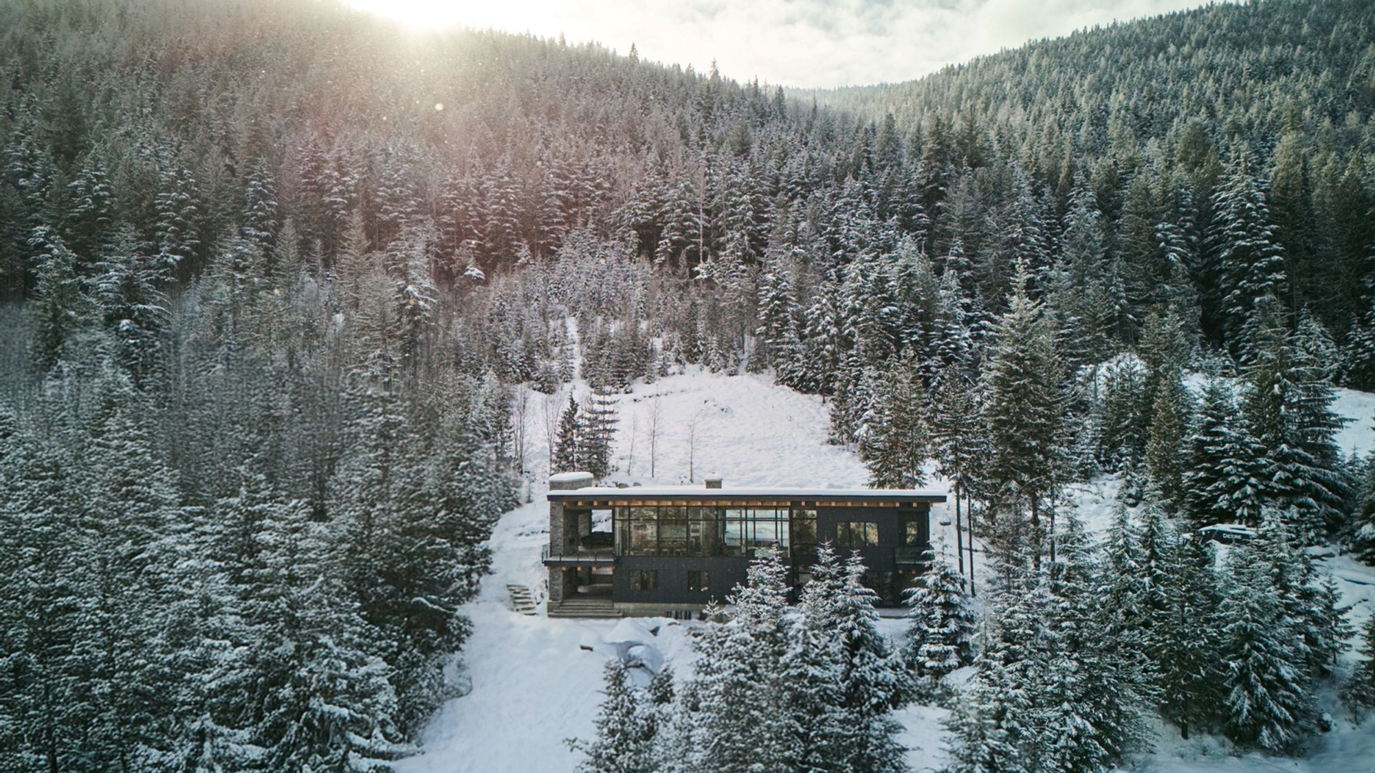 Eagle House by Stanley Office of Architecture – A Harmonious Retreat in Nelson, Canada
