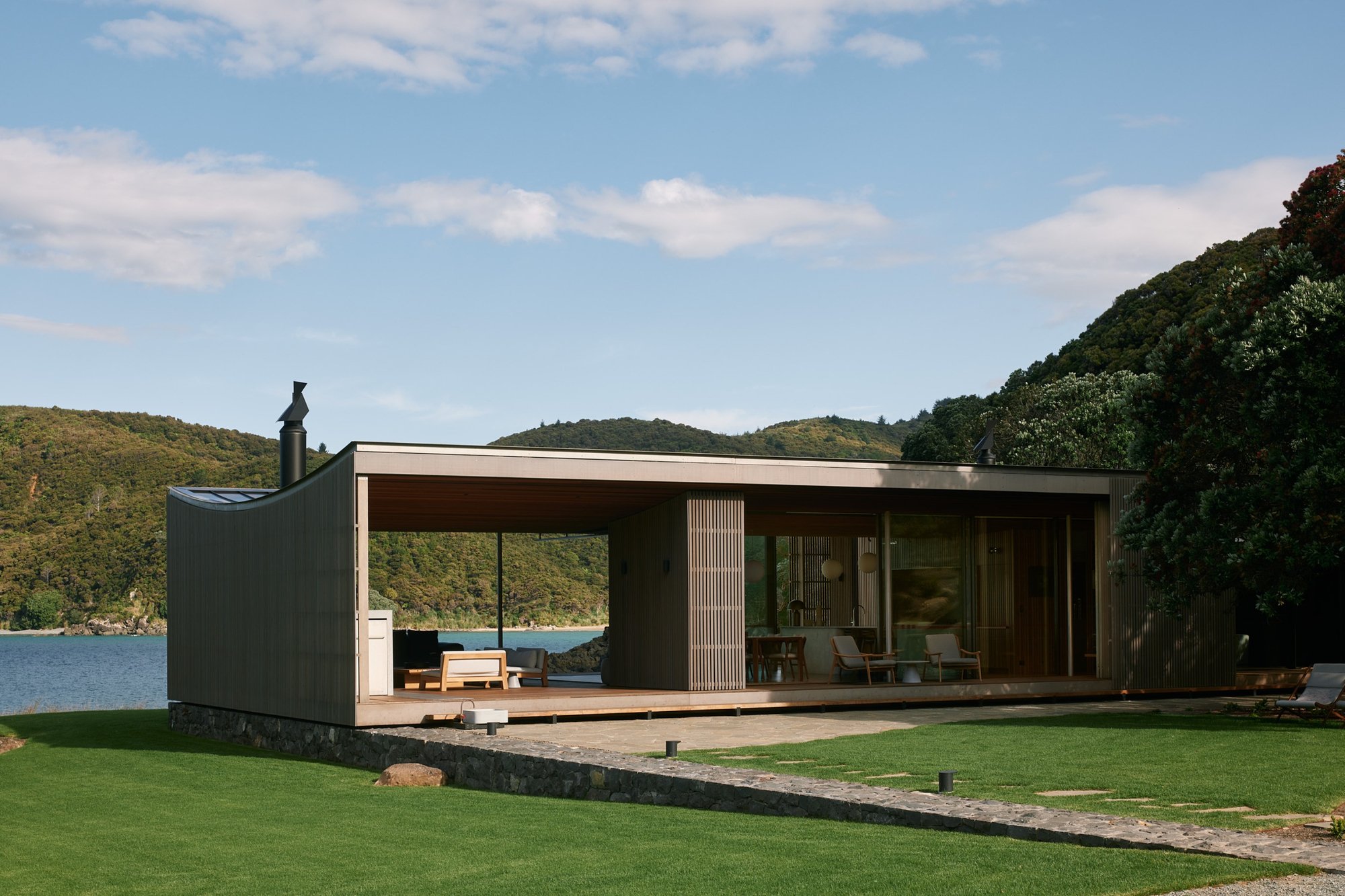 Omata Beach House by Herbst Architects – A Coastal Retreat Blending Architecture and Nature