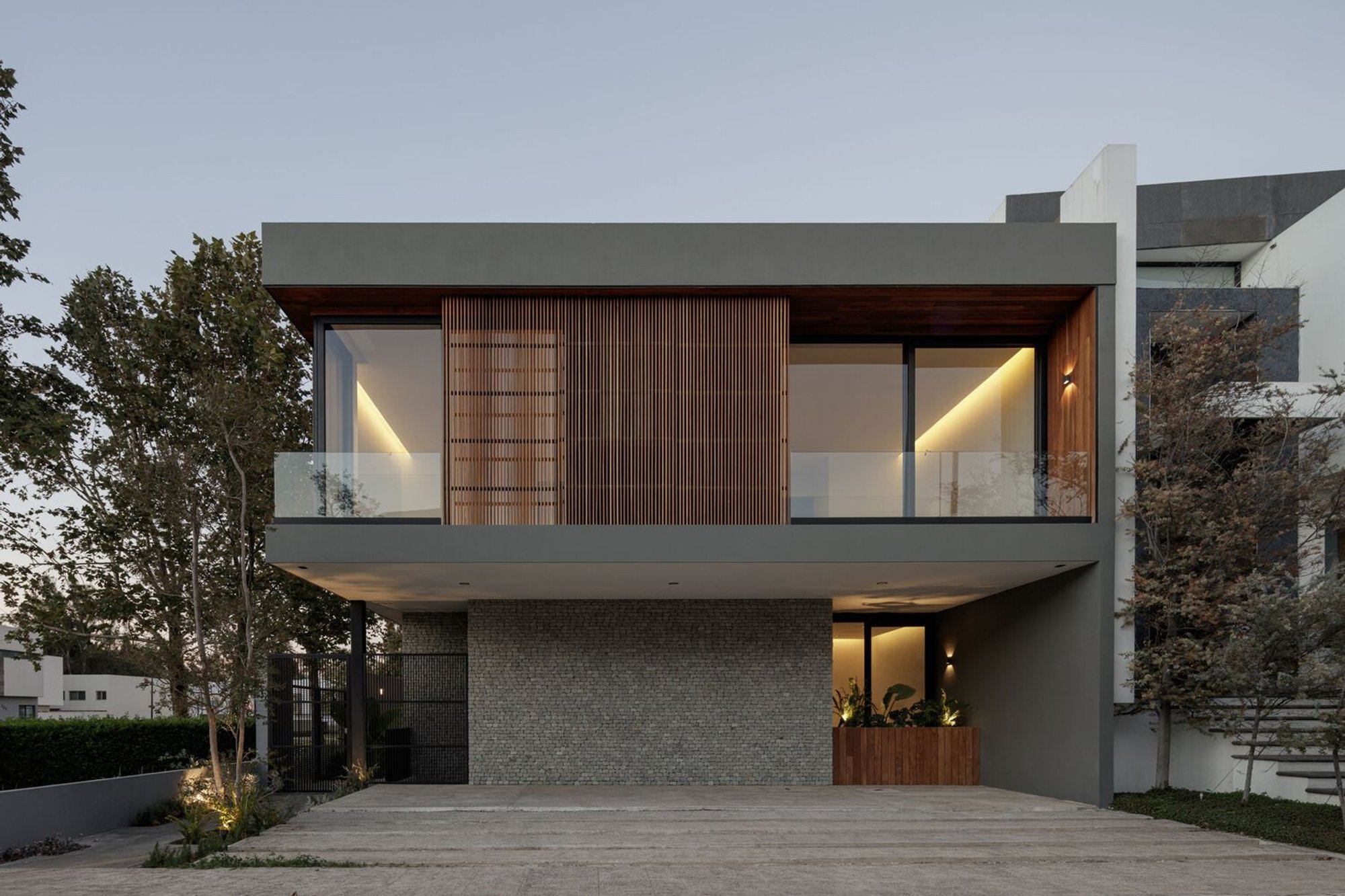 Mitica House by ArquiPartners – A Contemporary Mexican Residence Rooted in Light, Nature, and Comfort