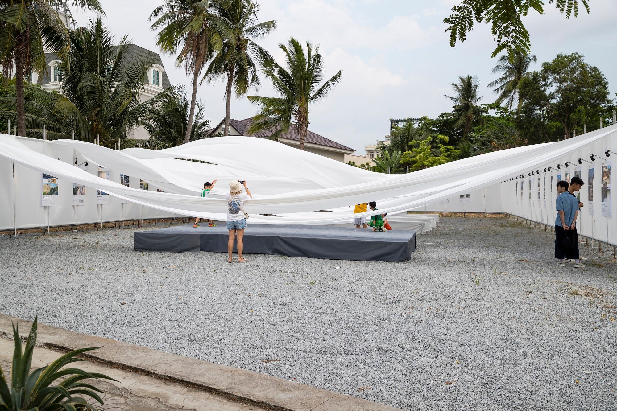 Ashui Pavilion 2023 by MIA Design Studio – A Symbol of Flow and Cultural Identity Along the Saigon River
