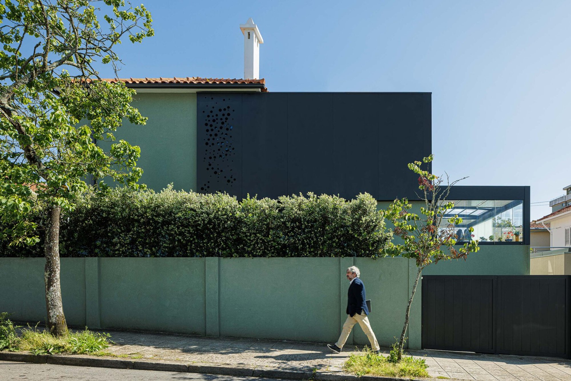 PI House by ArquitectosRT – Modern Urban Residence in Porto, Portugal