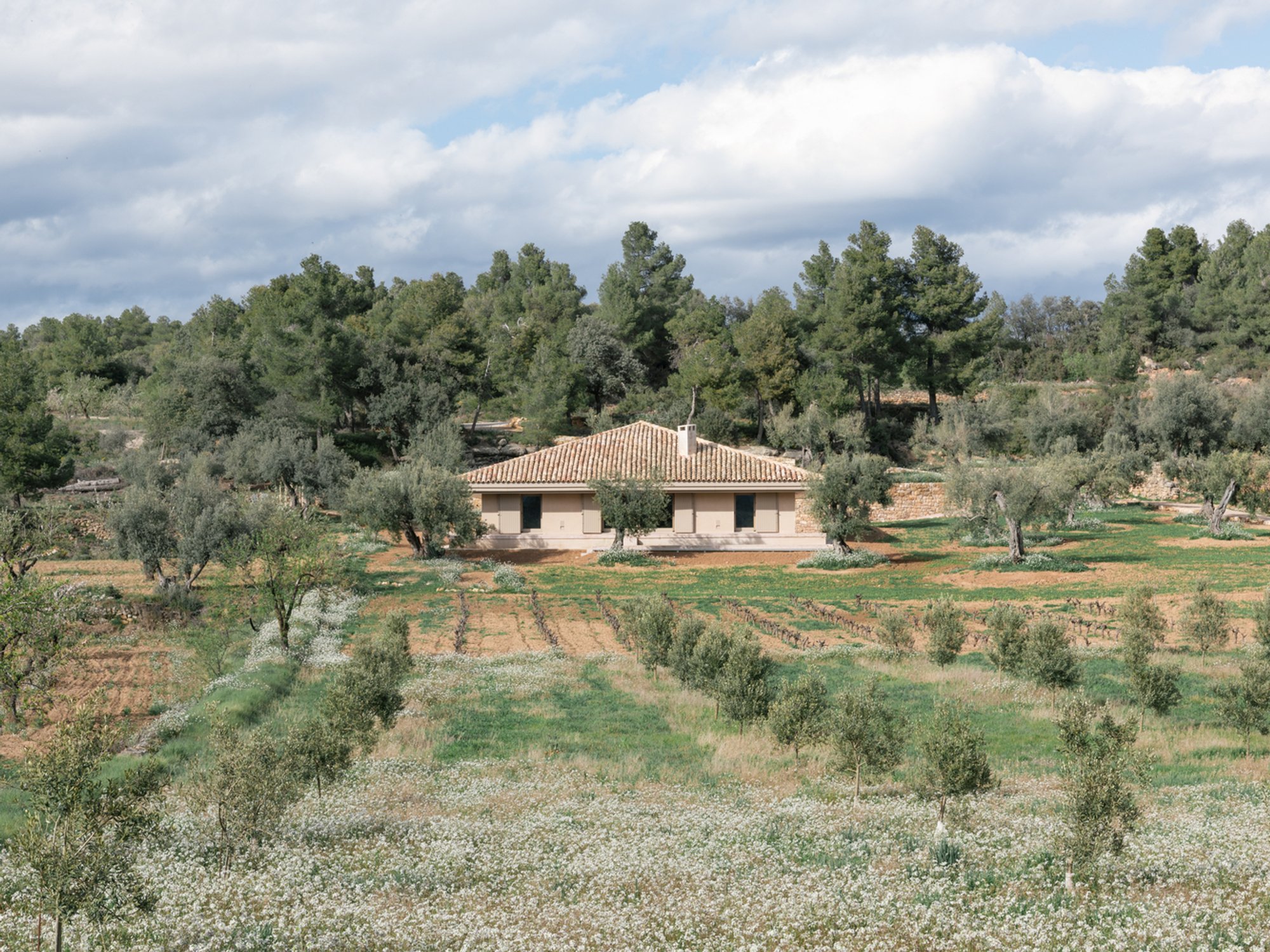 House EF by MDBA Architects – Harmonious Rural Living in Valderrobres, Spain