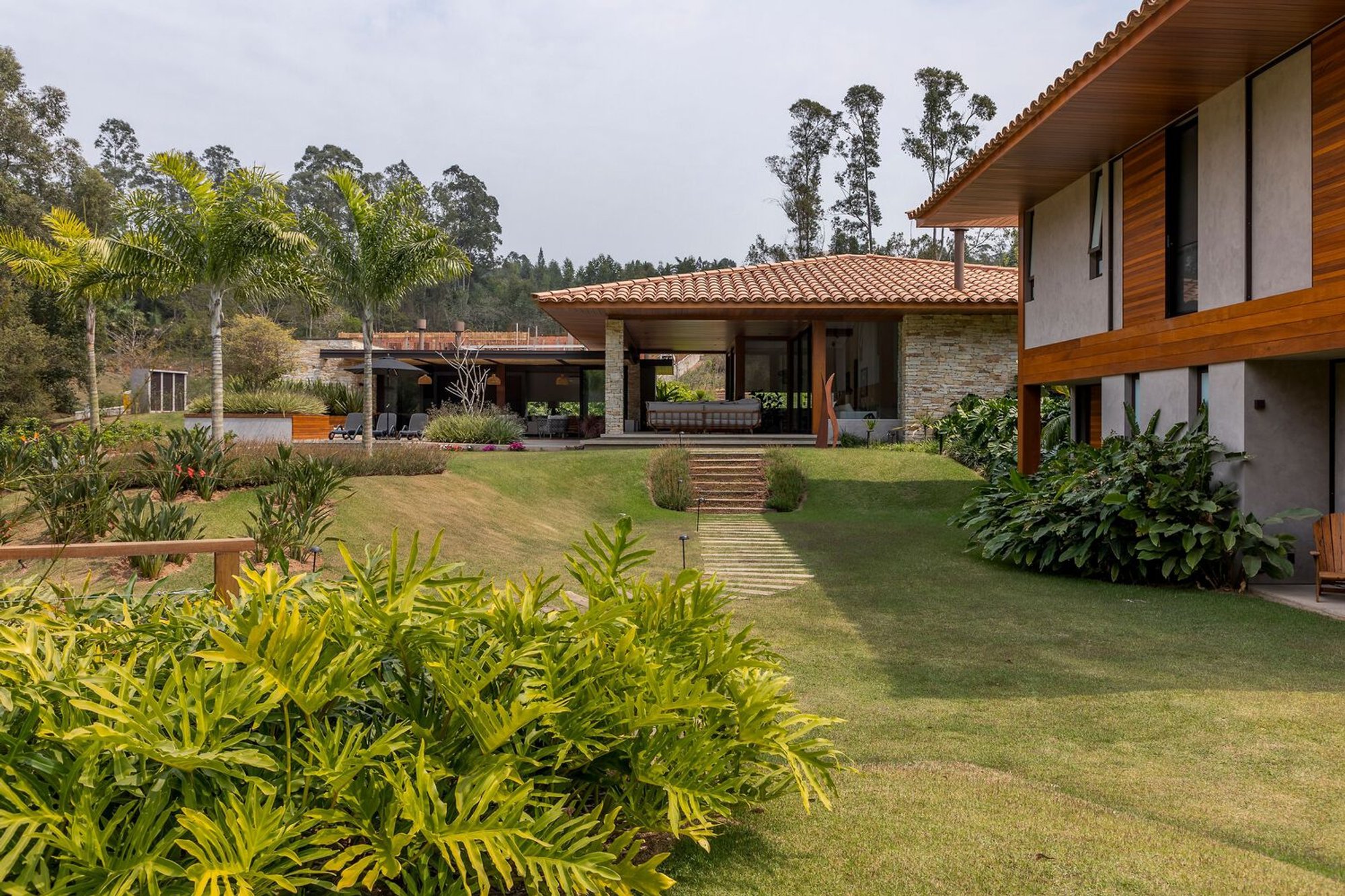 JR House by Gilda Meirelles Arquitetura – A Forest Retreat in Itu, Brazil