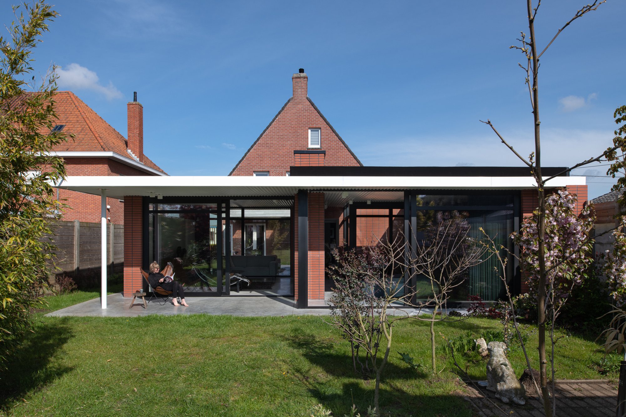 House BM by Bakermat atelier voor architectuur: A Modernist Renovation in Belgium