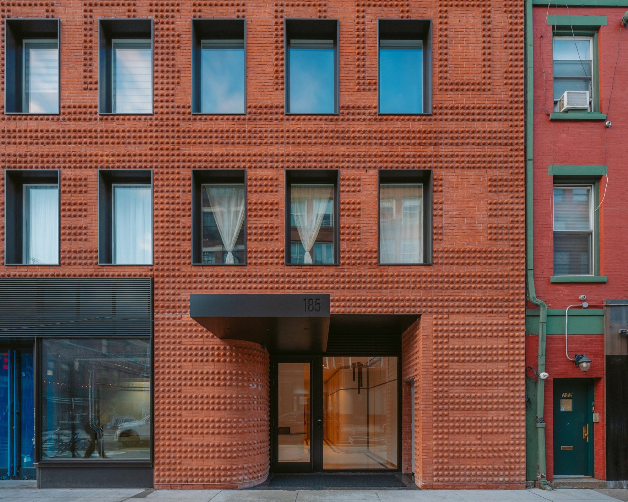 The Grand Mulberry Apartments by Morris Adjmi Architects – A Contemporary Tribute to Little Italy’s Architectural Heritage