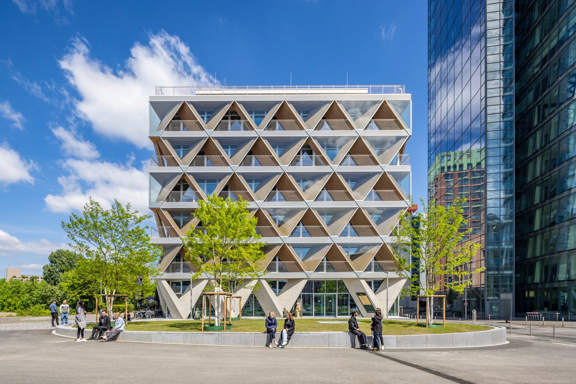 The Cradle Office Building by HPP Architects – Sustainable Circular Office Design in Düsseldorf