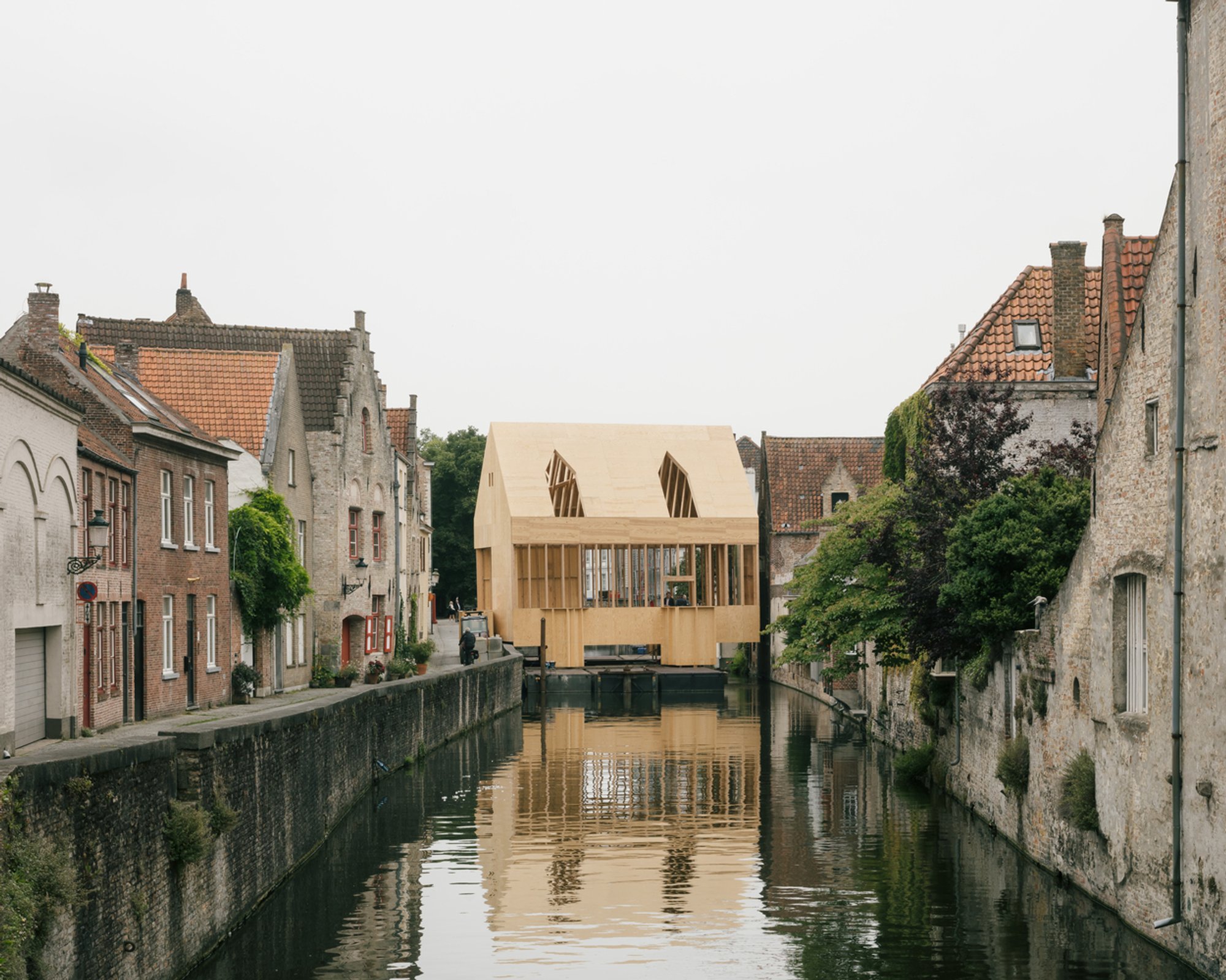 Brugge Diptych Pavilion by PARA – Temporary Urban Intervention in Bruges, Belgium