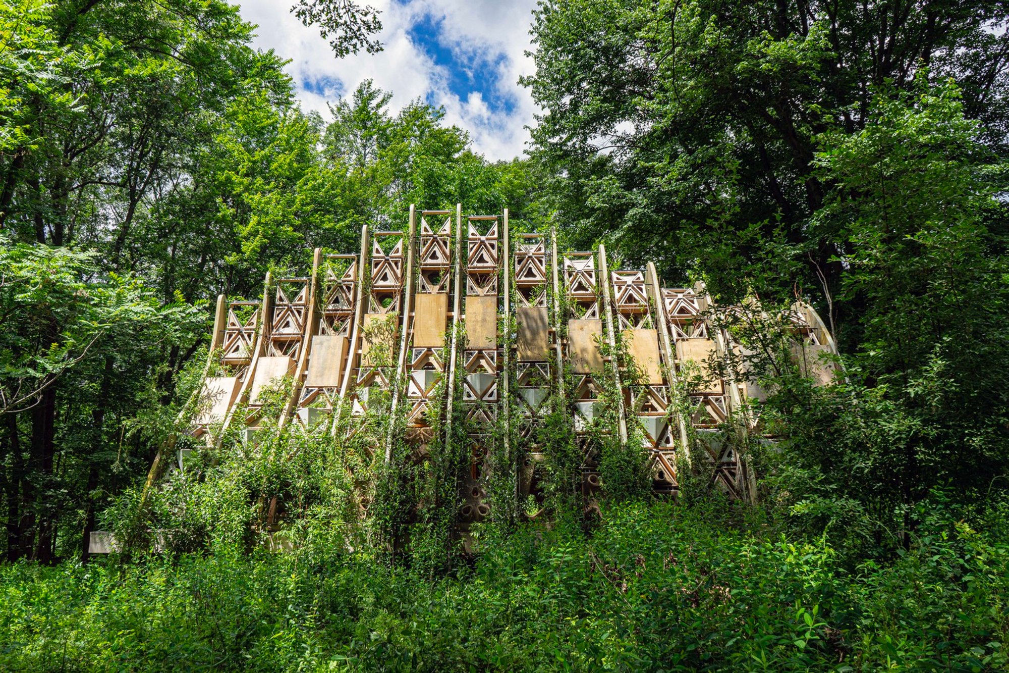 Fab Tree Hab by Terreform ONE: A Living, Breathtaking Architecture in Harmony with Nature