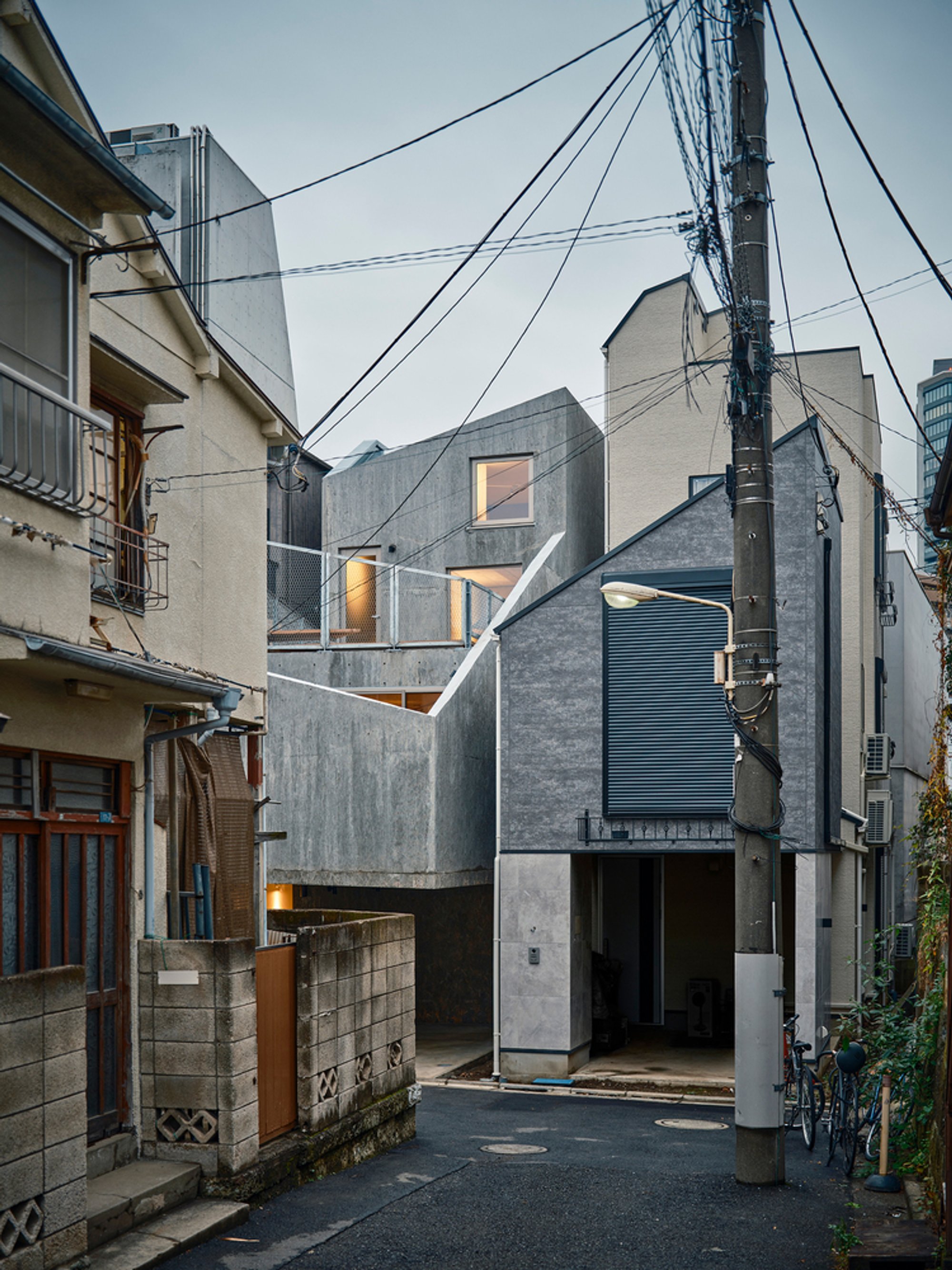 Diagonal House by Daisuke Ibano & Ryosuke Fujii: Innovative Urban Residential Design in Japan