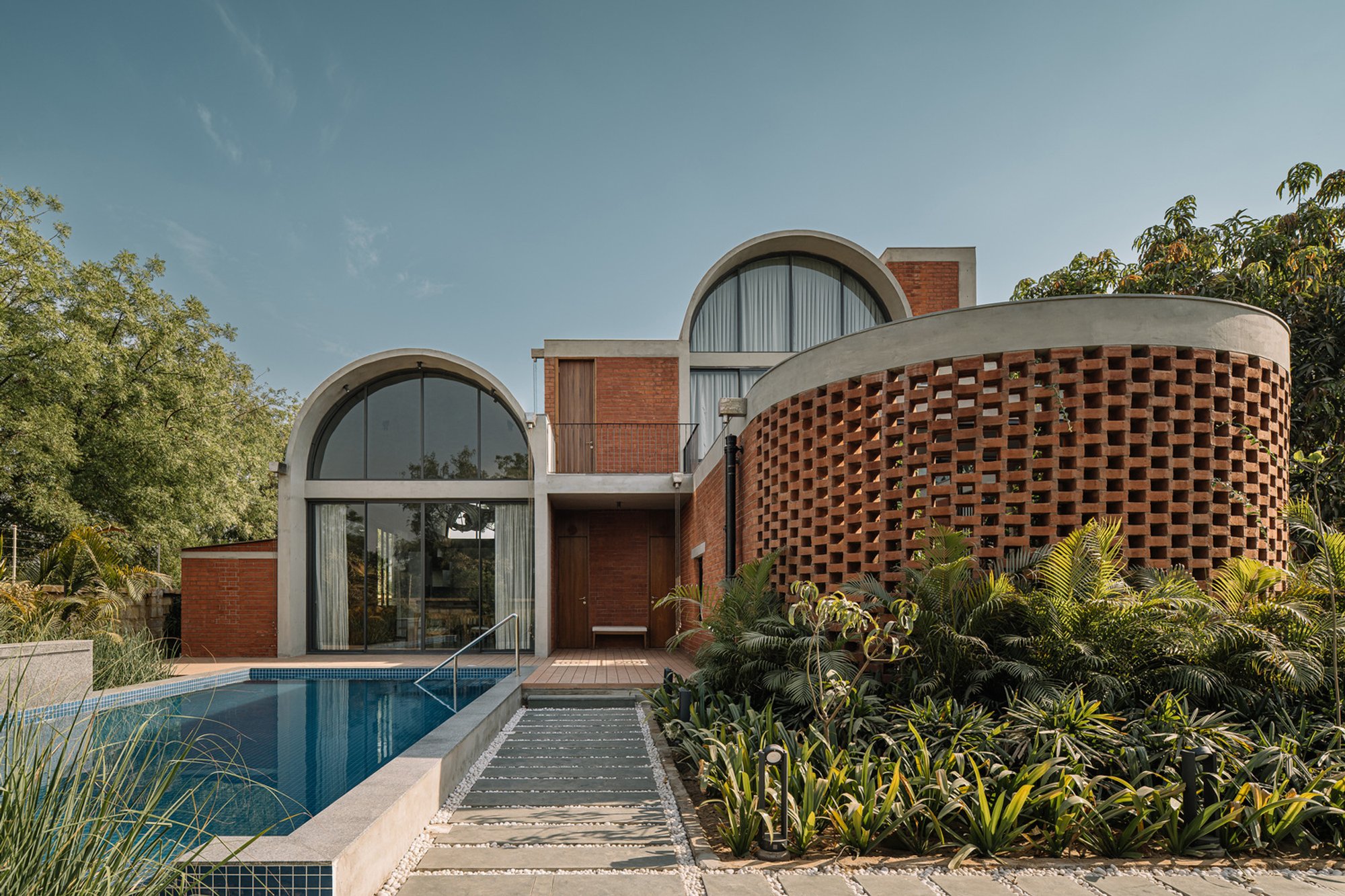 Teen Vaults House: A Contemporary Family Home in Ahmedabad