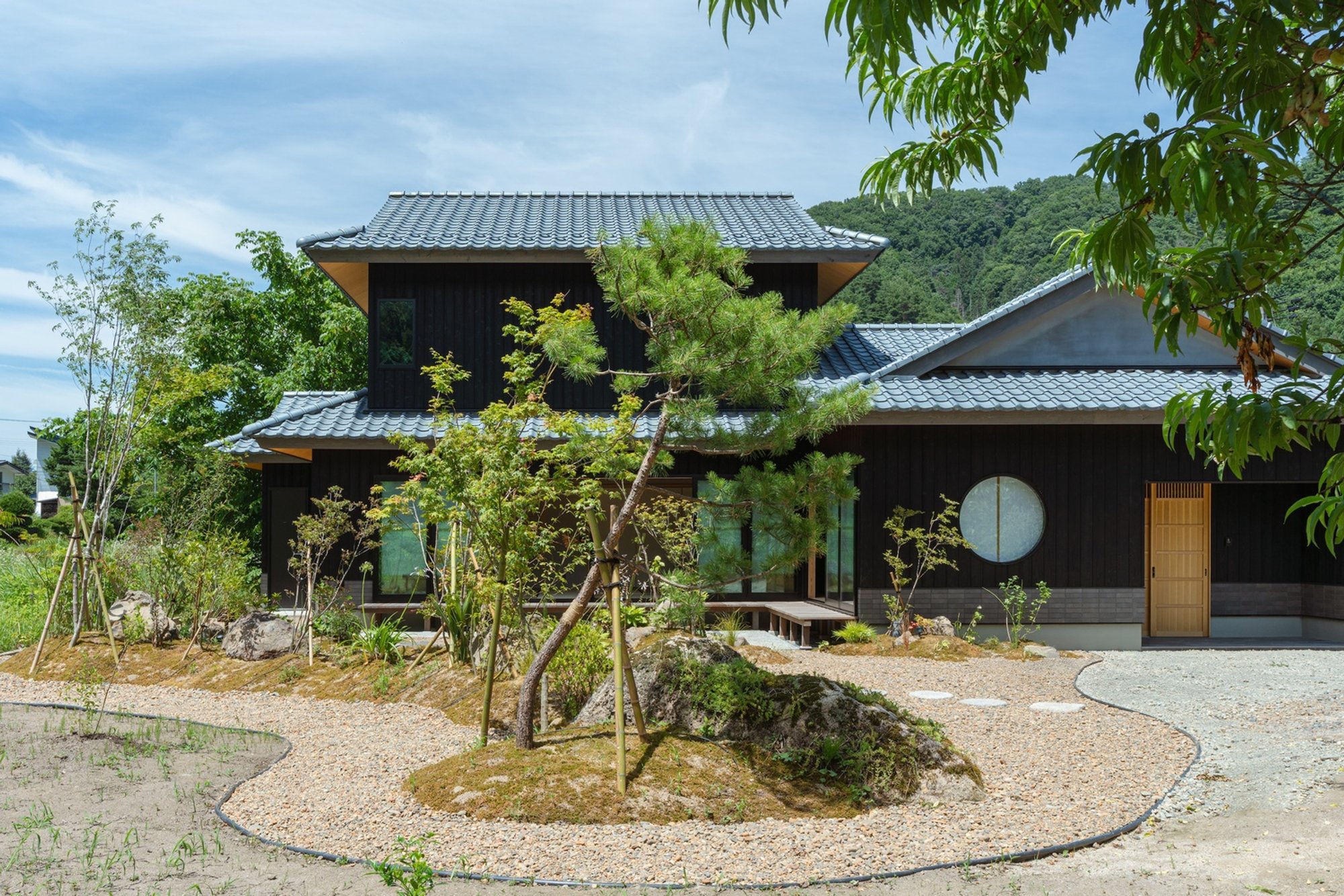 Living in Harmony with the Changing Seasons – Architrip Inc.