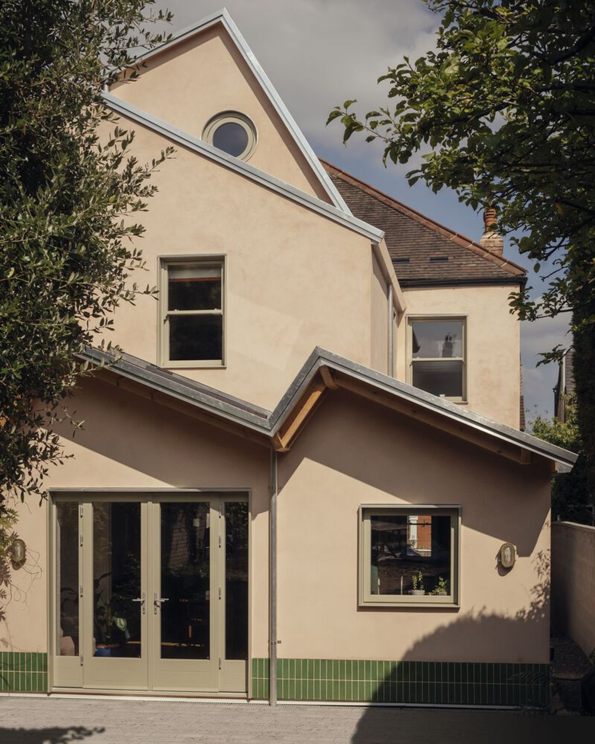 Twin Pitches House Extension by Atelier Baulier: A Sustainable Transformation of an Edwardian Home in London