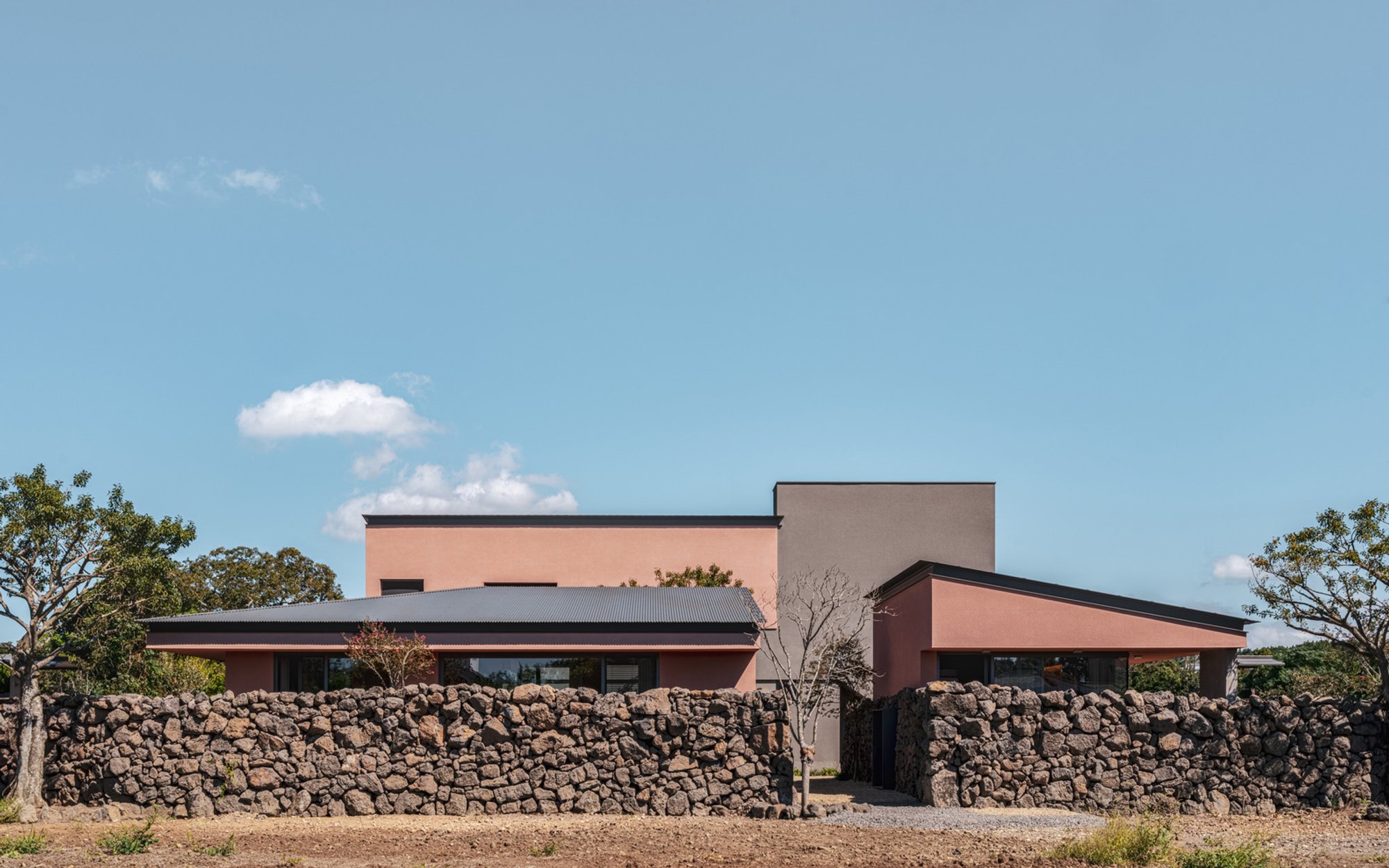 Stone Wall Stay House by Atelier O: A Vernacular-Inspired Retreat on Jeju Island
